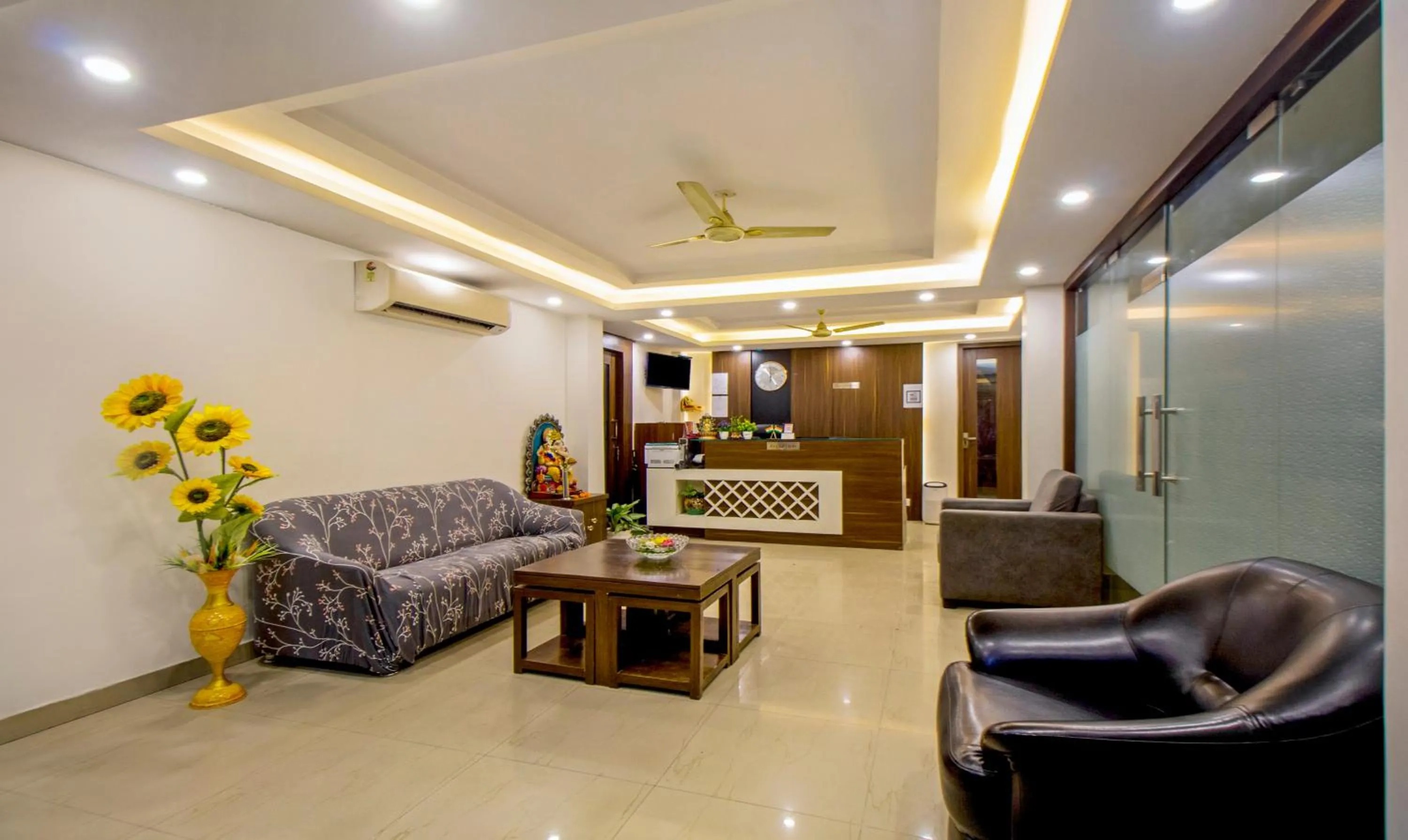 Lobby or reception in Treebo Royal Orbit, Metropoliton