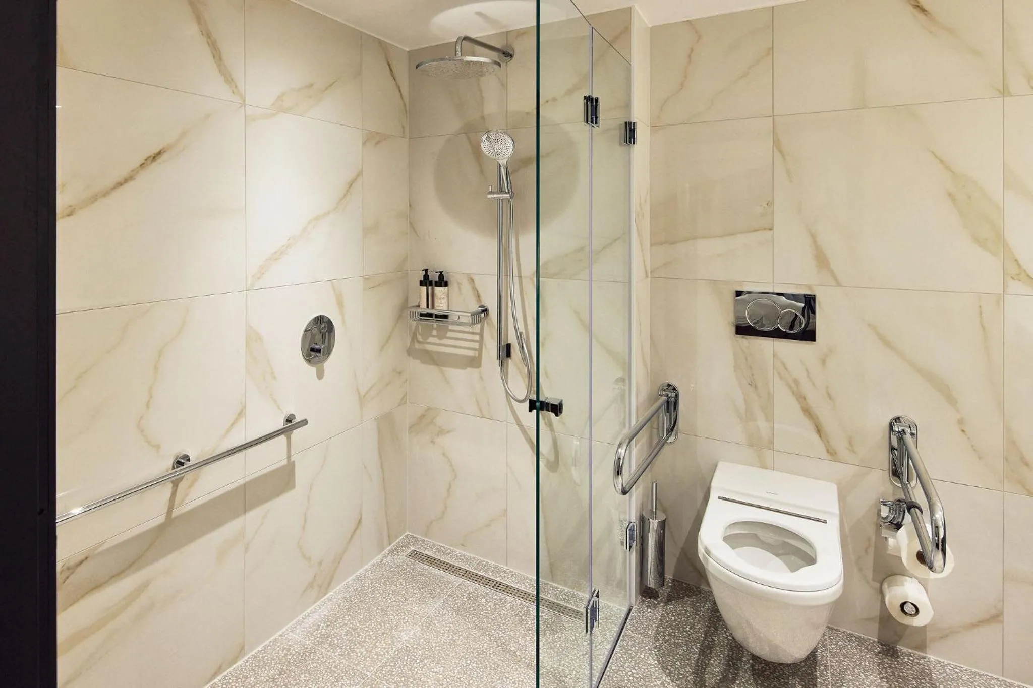 Shower in Van der Valk Hotel Stein Urmond