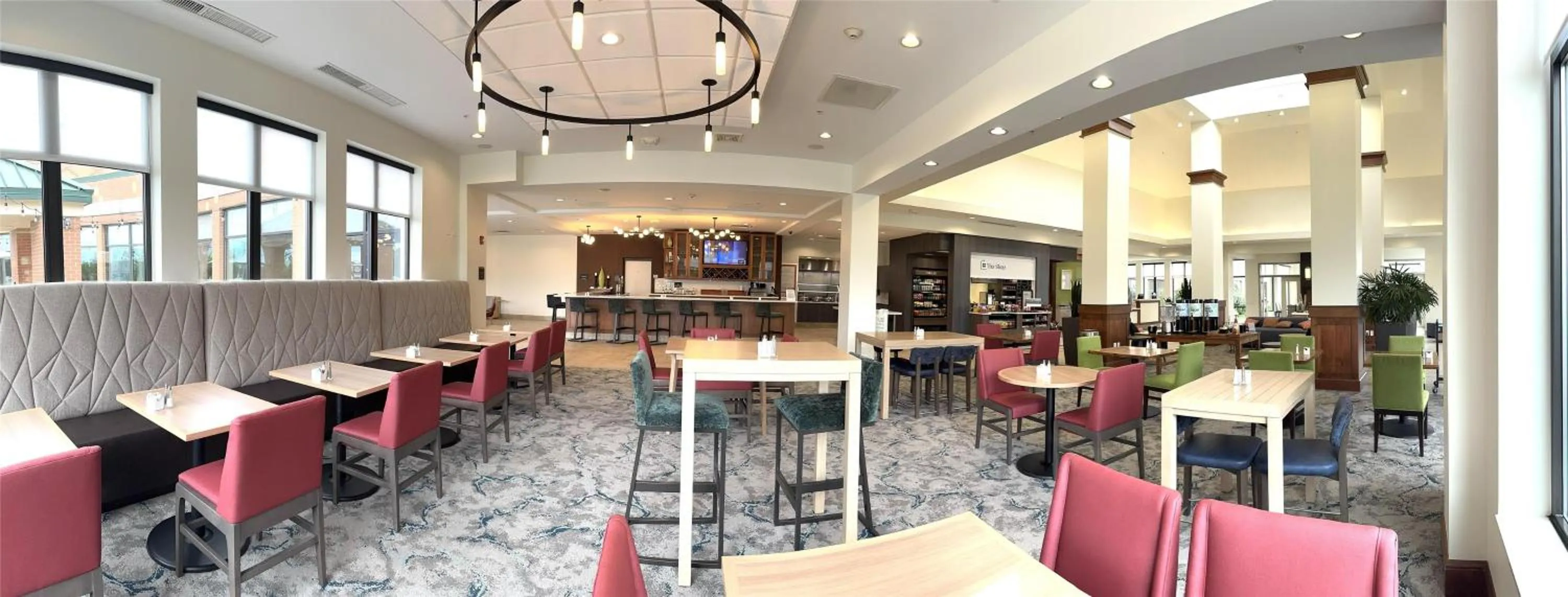 Lounge or bar in Hilton Garden Inn West Chester