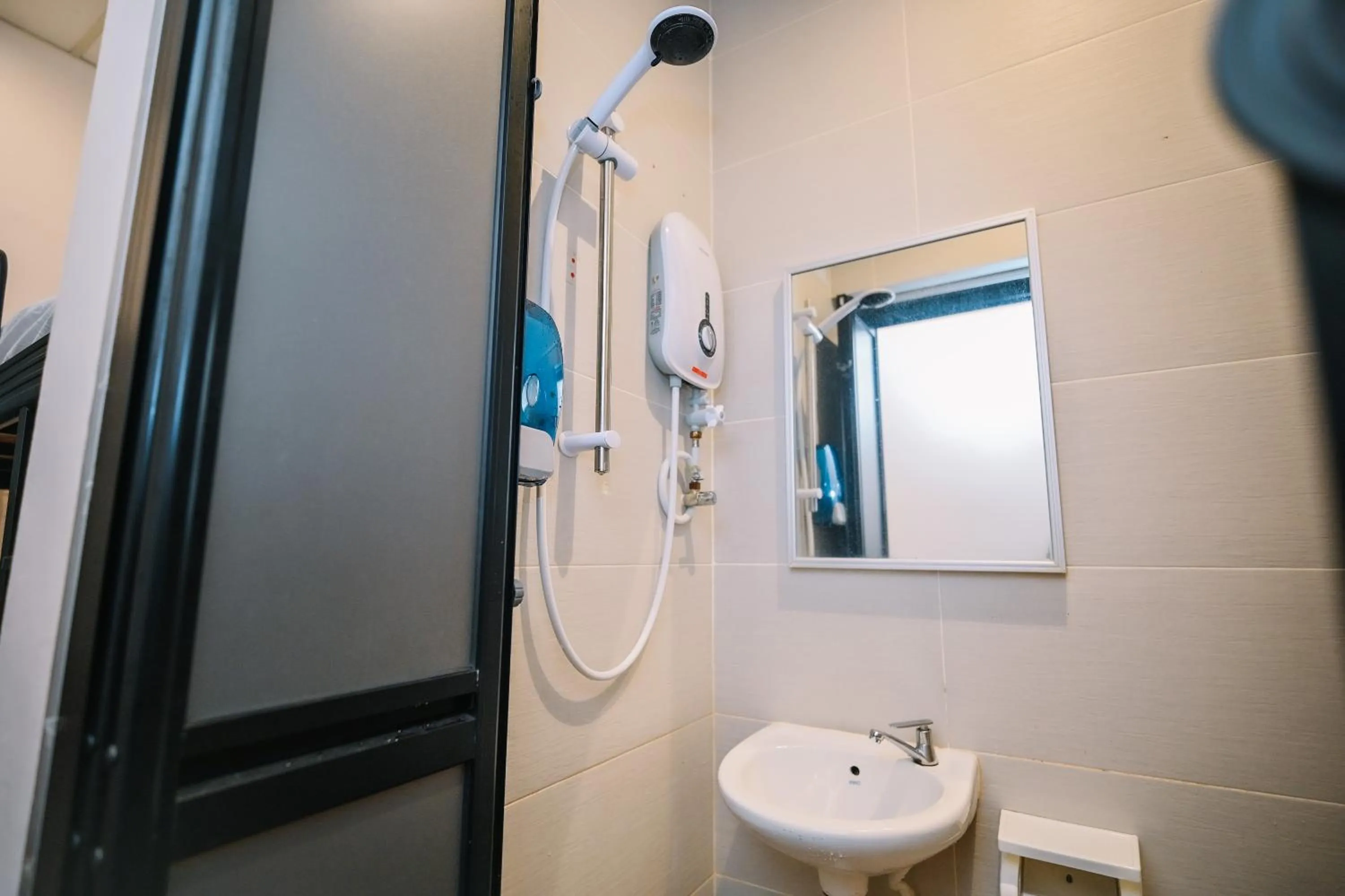 Shower in Swing & Pillows - 75 Chulia St, Georgetown Penang