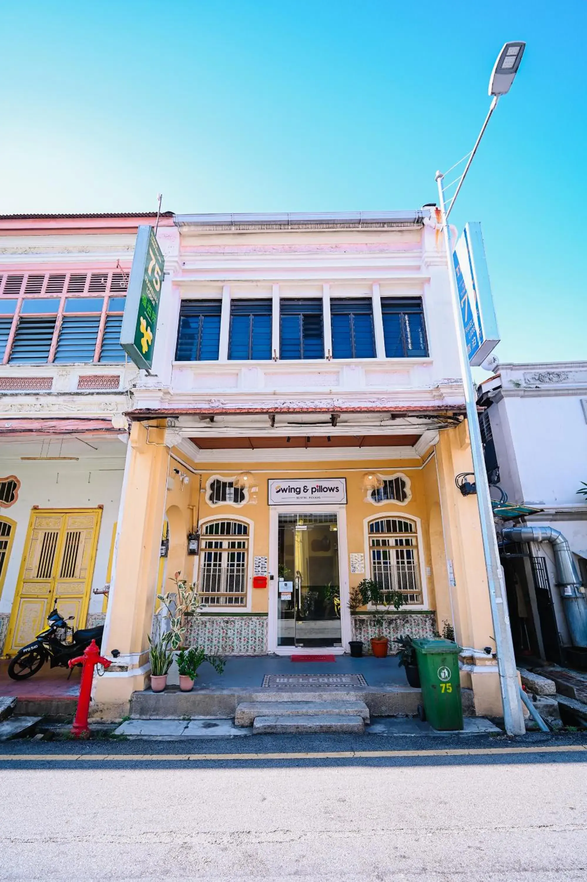 Swing & Pillows - 75 Chulia St, Georgetown Penang Swing & Pillows - 75 Chulia St, Georgetown Penang