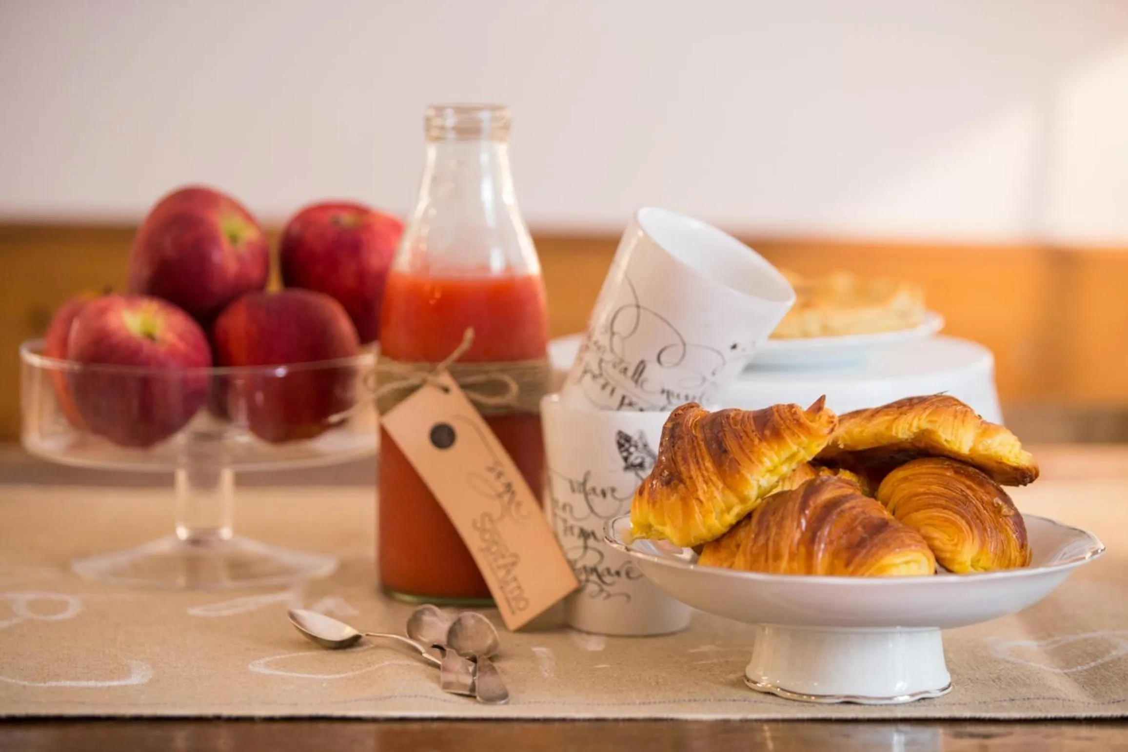 Food in Soprarno Suites