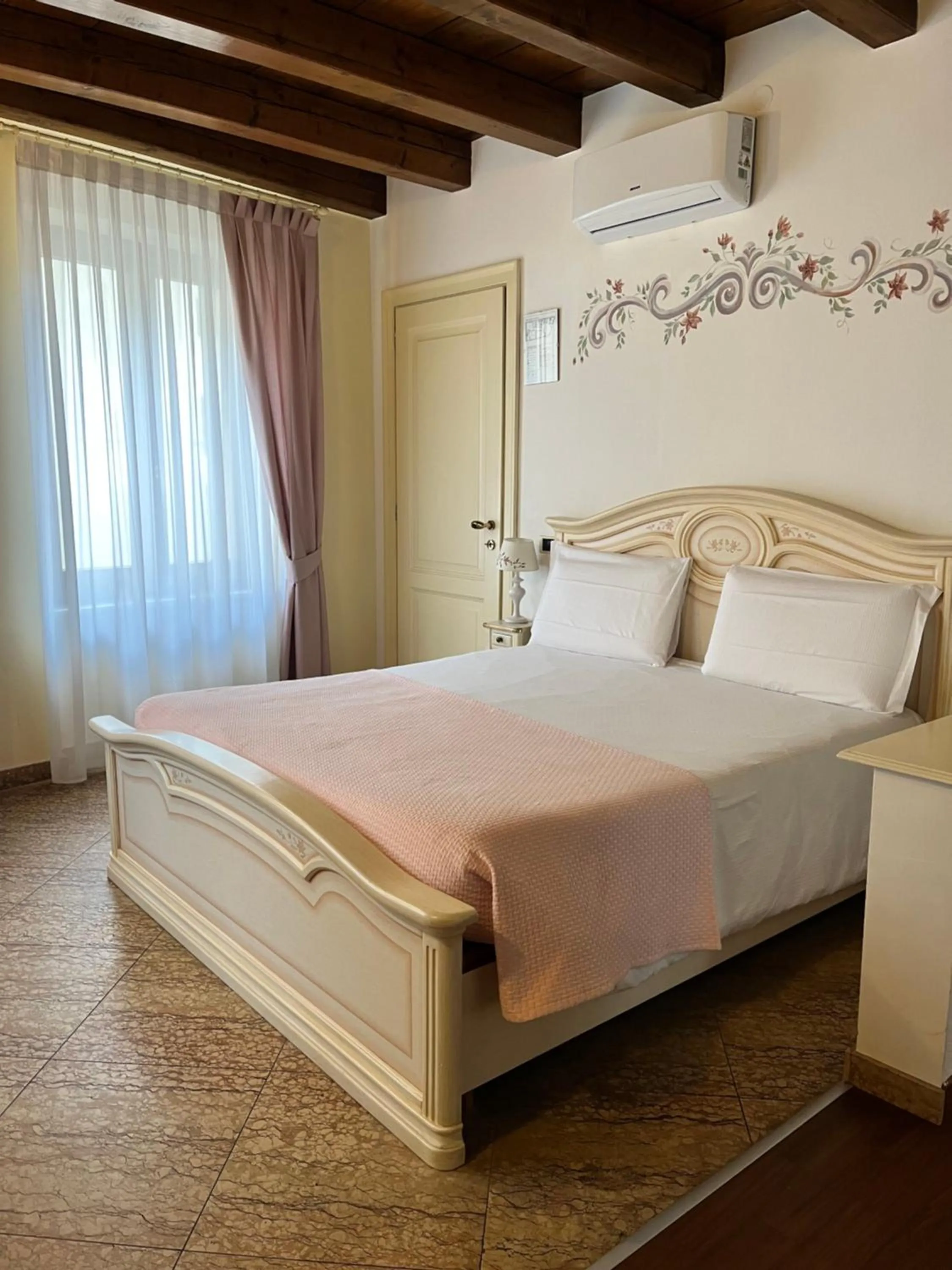 Bed in Relais Ponte Pietra
