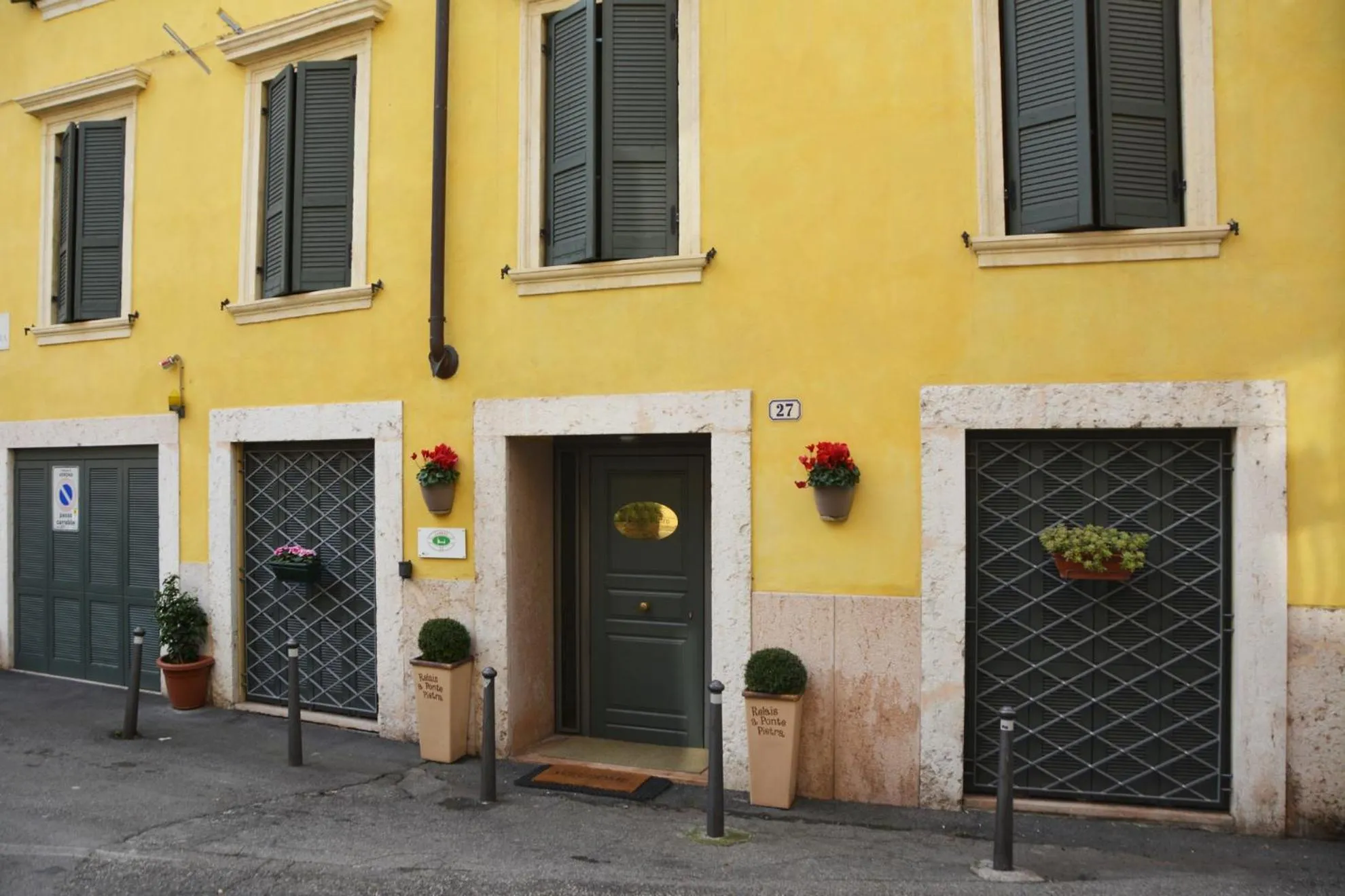 Facade/entrance in Relais Ponte Pietra