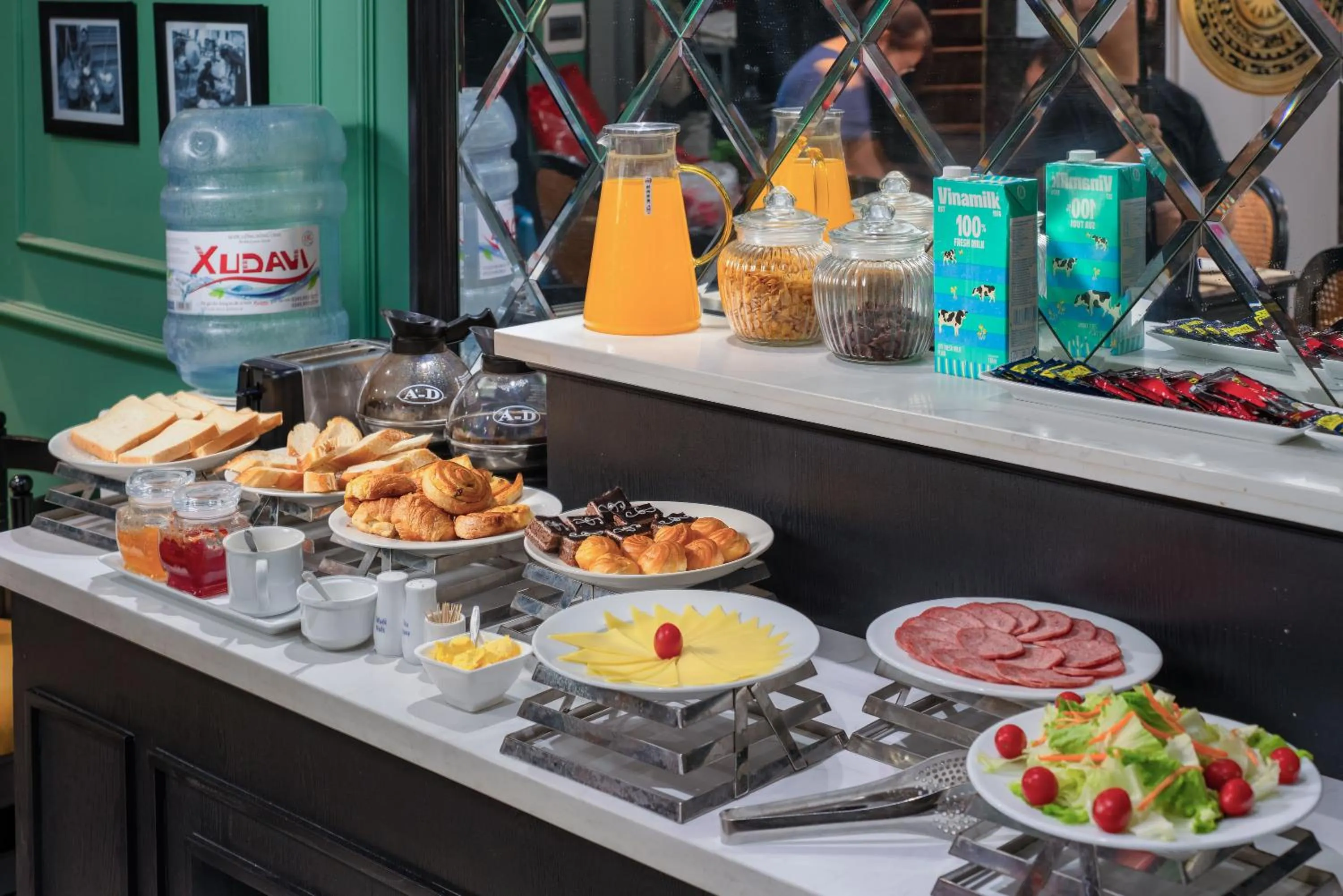 Food and drinks in Hanoi Ancient Paradise Hotel