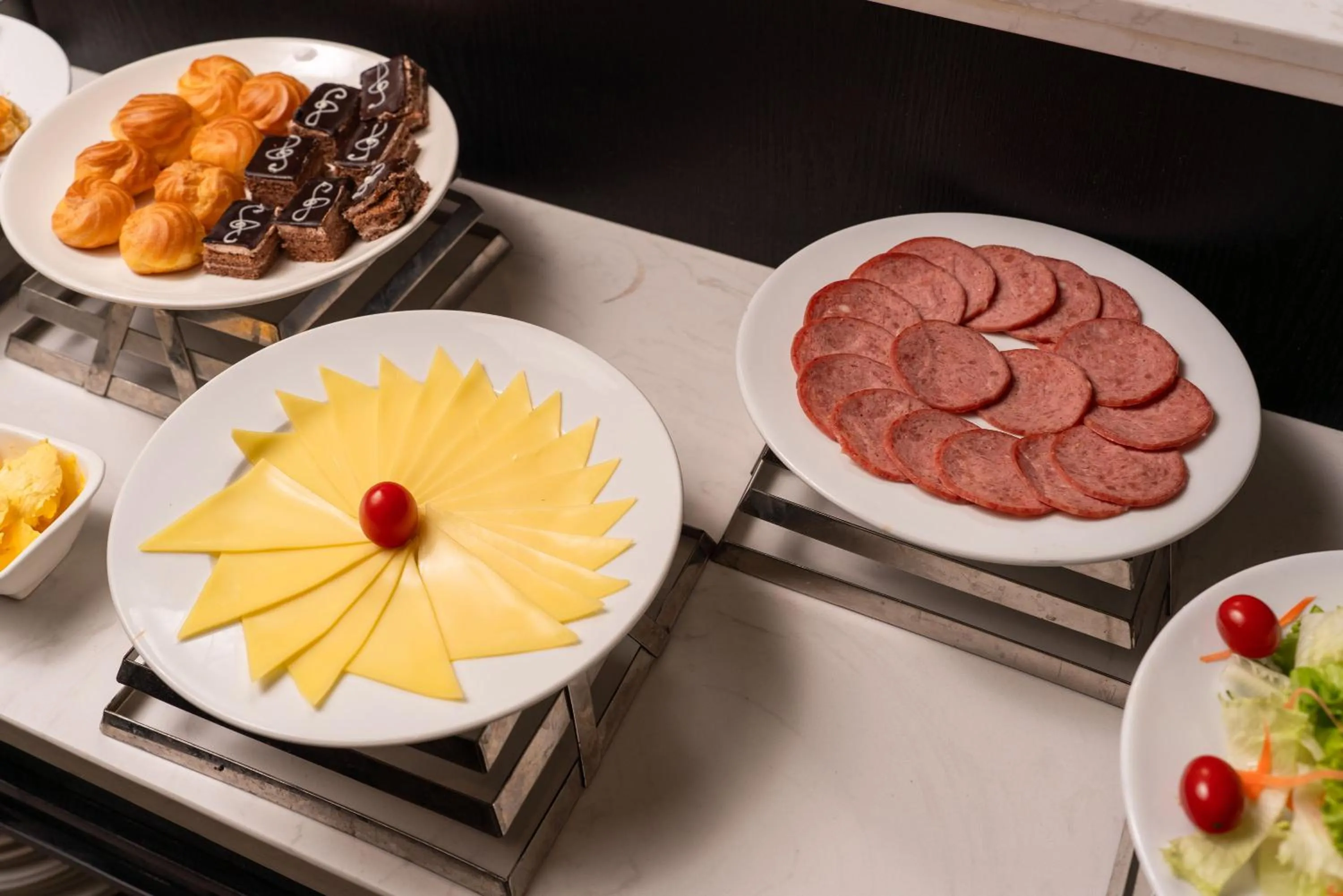 Food and drinks in Hanoi Ancient Paradise Hotel