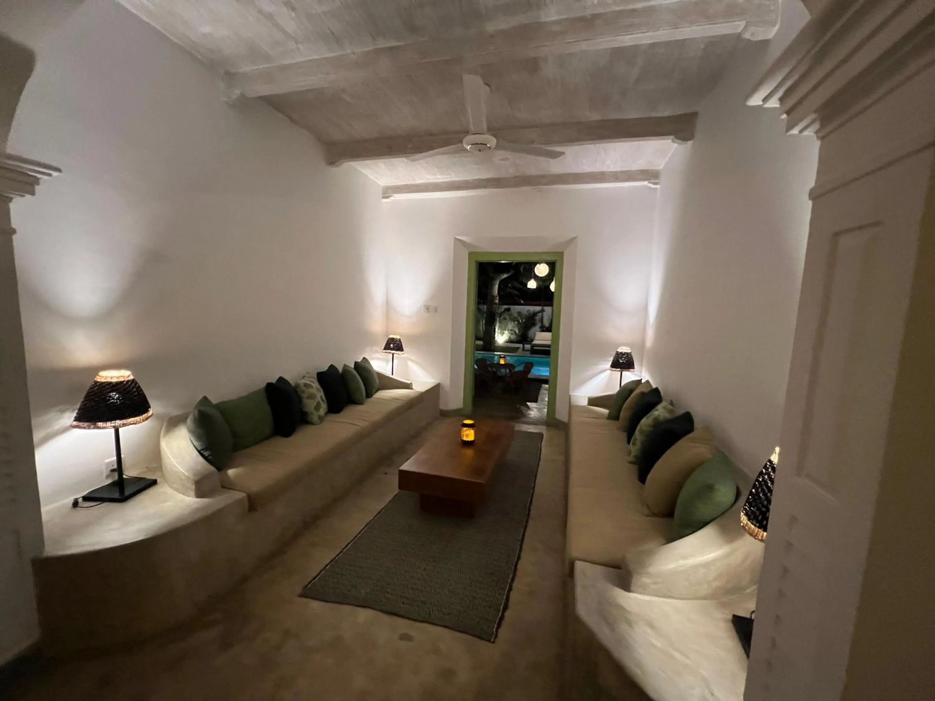 Communal lounge/ TV room, Bed in Zen House