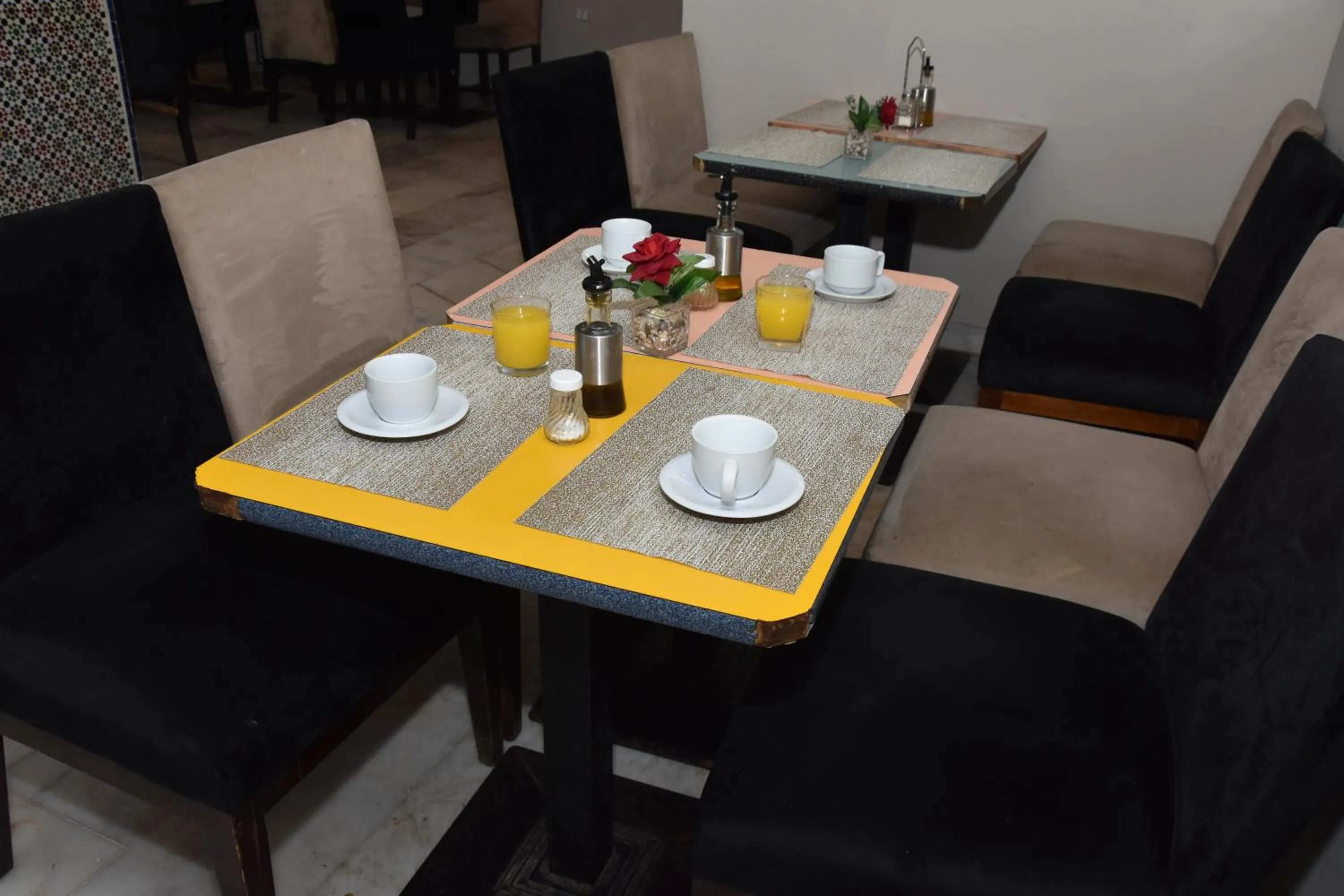 Restaurant/places to eat in Cadé Hotel