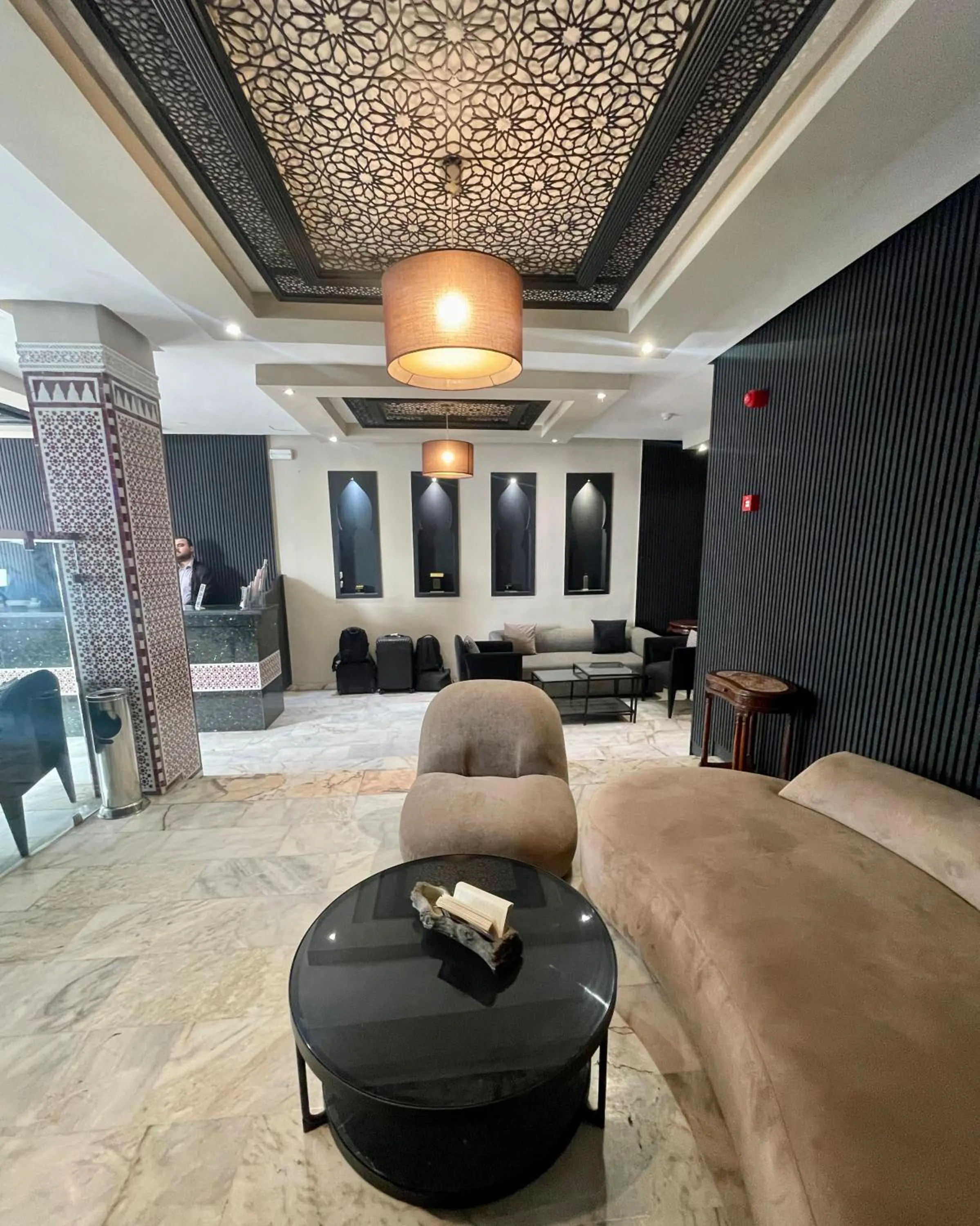 Living room in Cadé Hotel