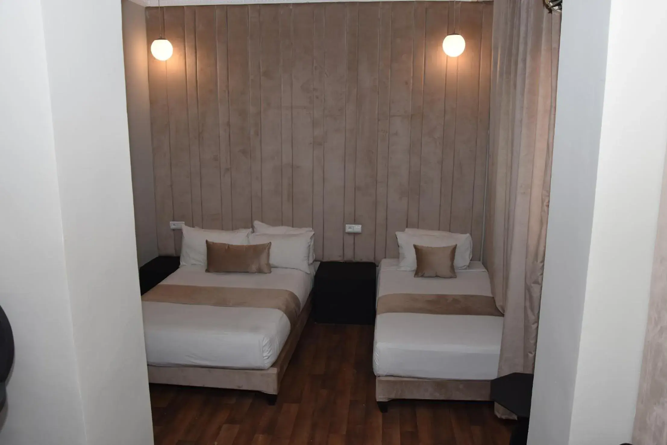 Triple Room in Cadé Hotel Triple Room in Cadé Hotel