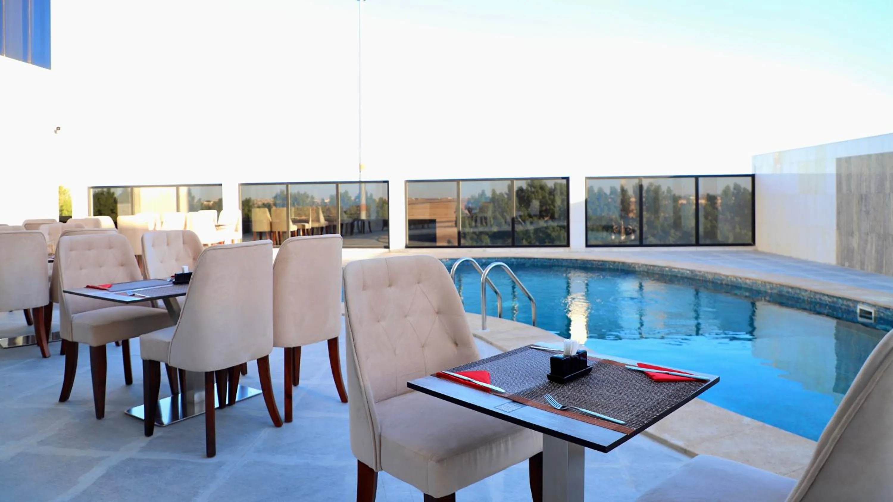 Restaurant/places to eat in Five Seasons Hotel