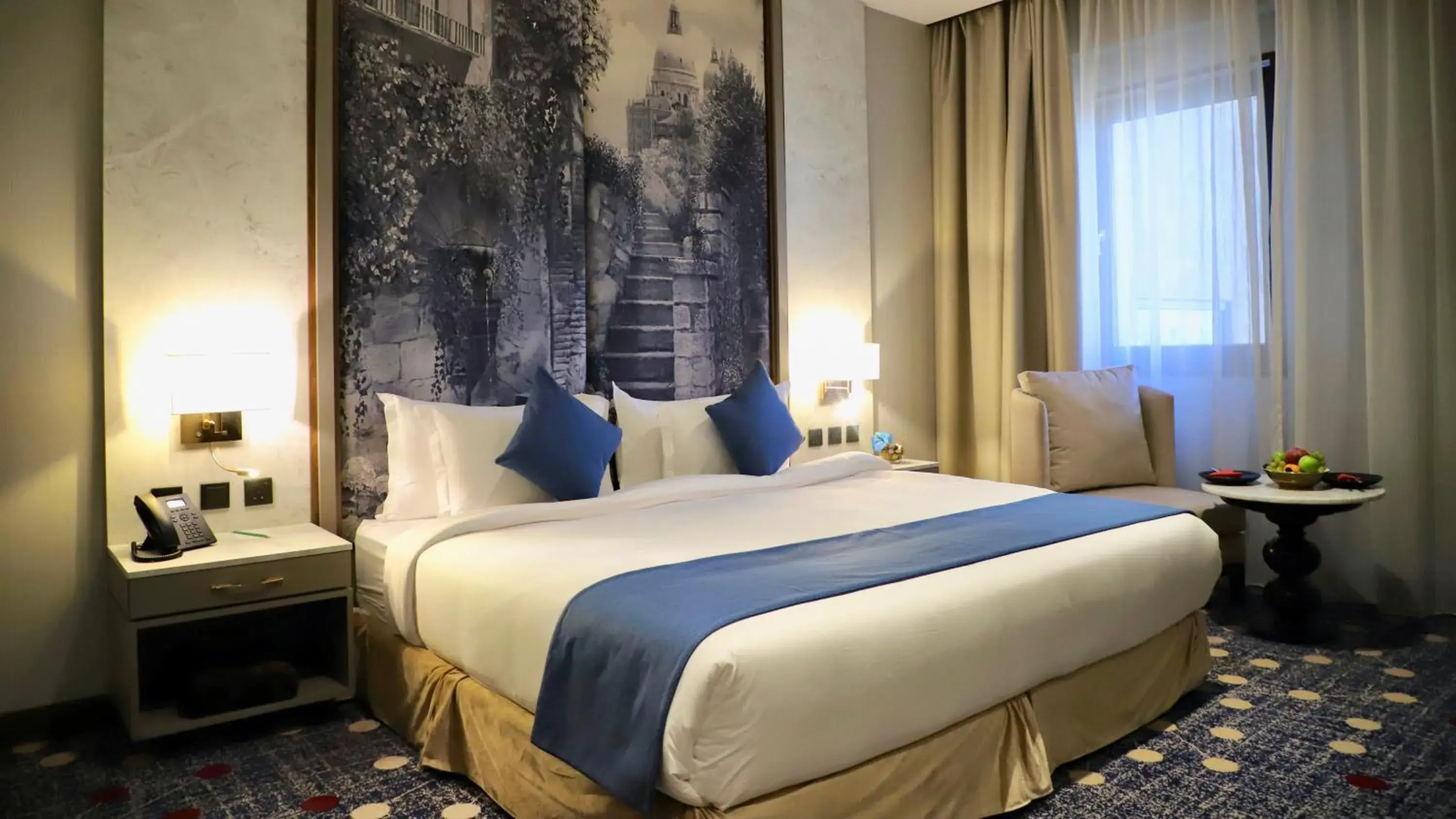 Deluxe King Room in Five Seasons Hotel Deluxe King Room in Five Seasons Hotel