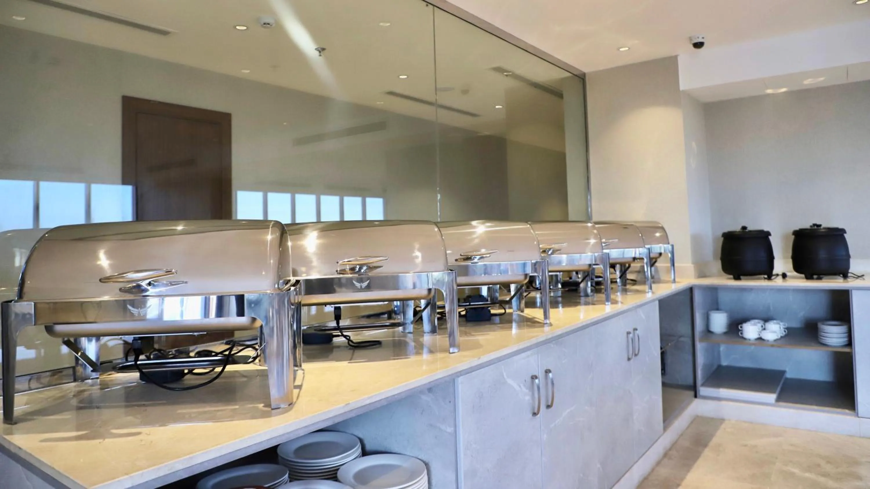 Restaurant/places to eat in Five Seasons Hotel