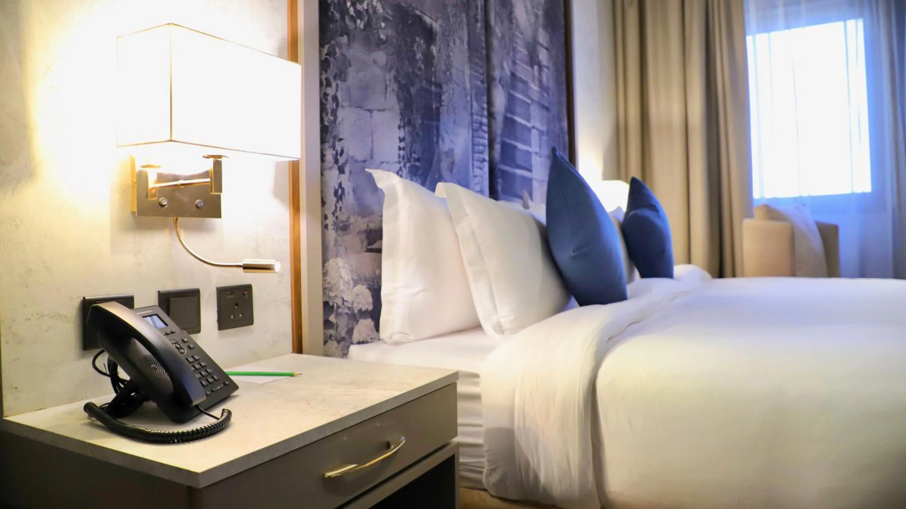 Bed in Five Seasons Hotel