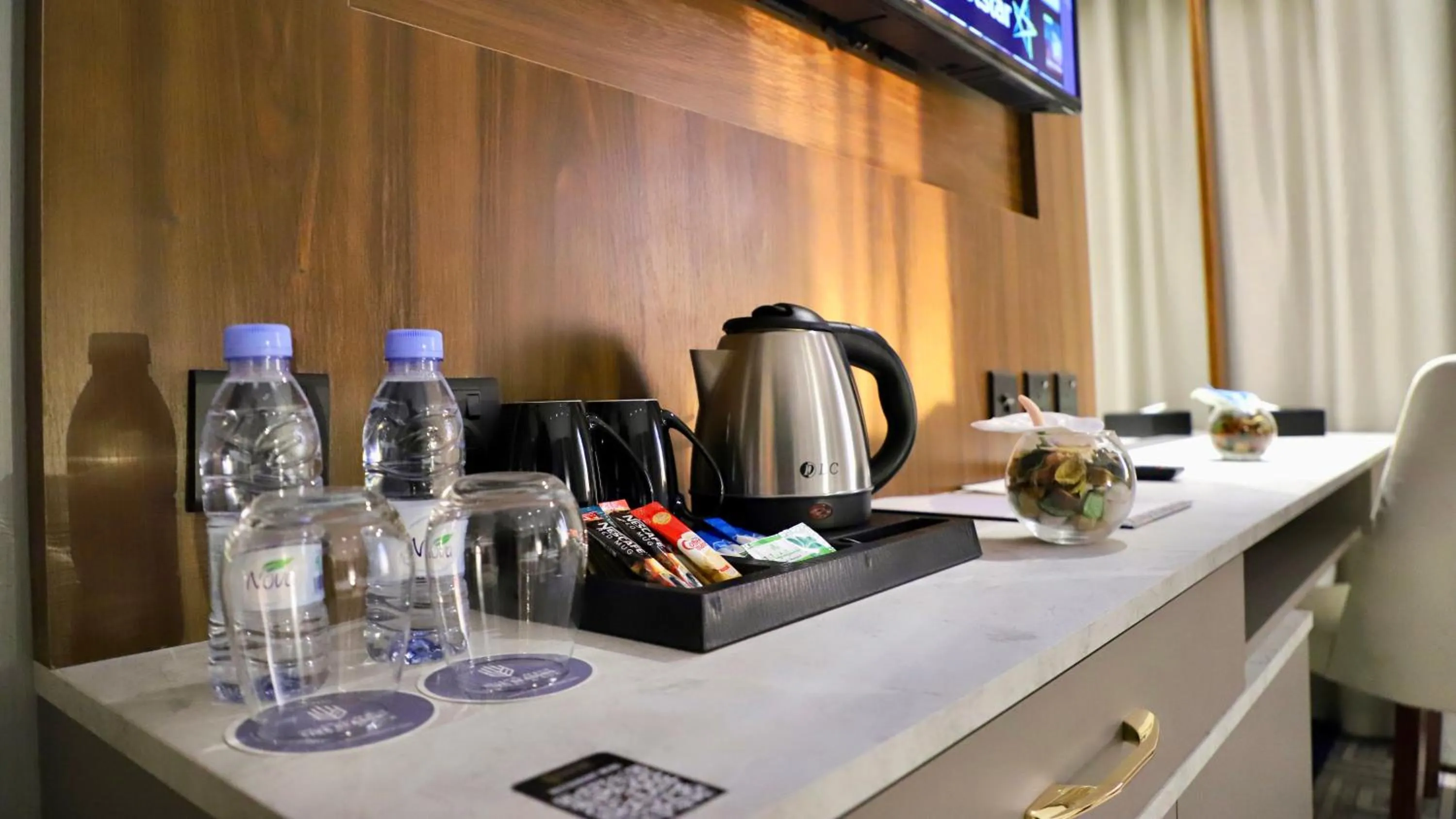 Coffee/tea facilities in Five Seasons Hotel