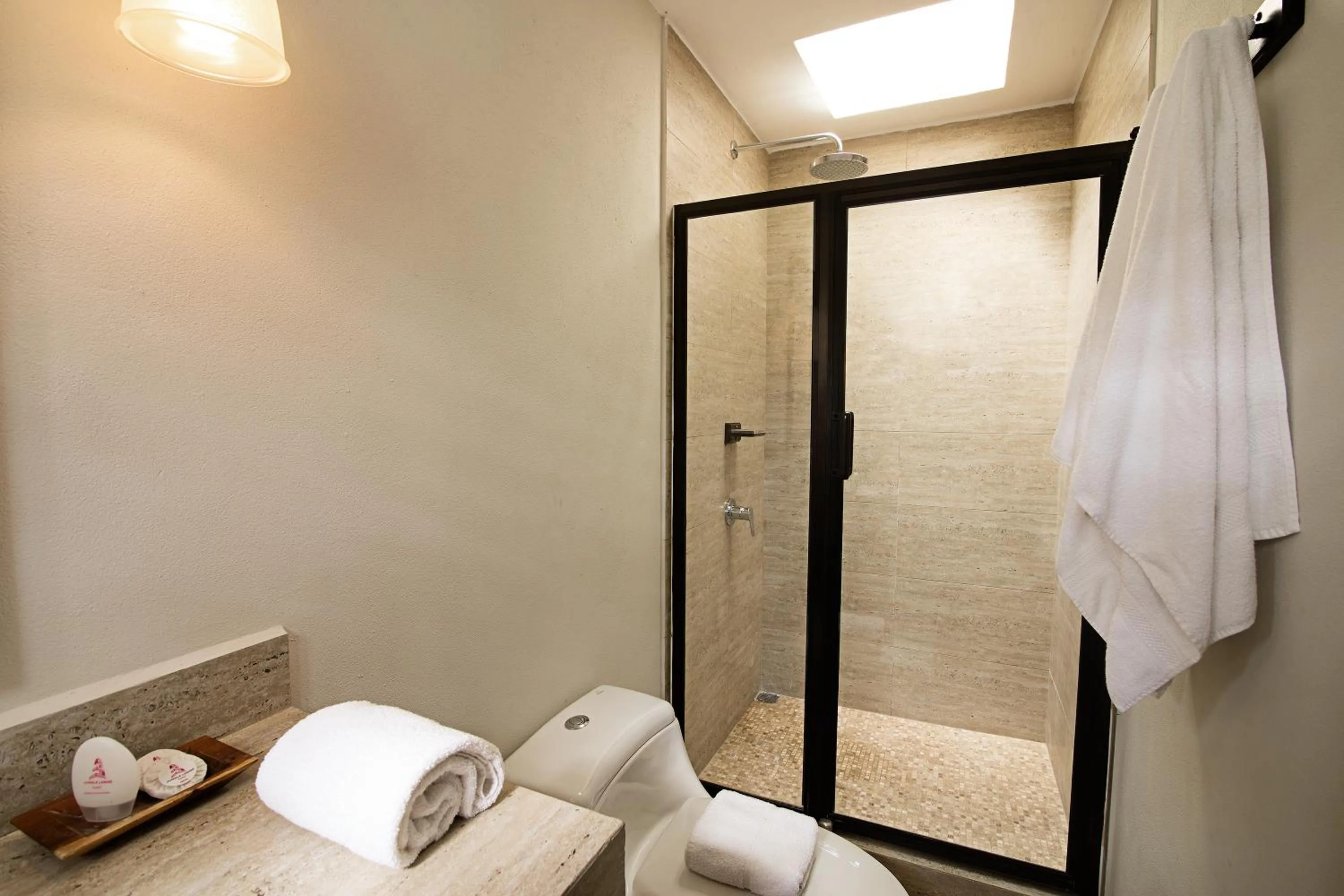 Photo of the whole room in Hotel Jungle Lodge Tikal