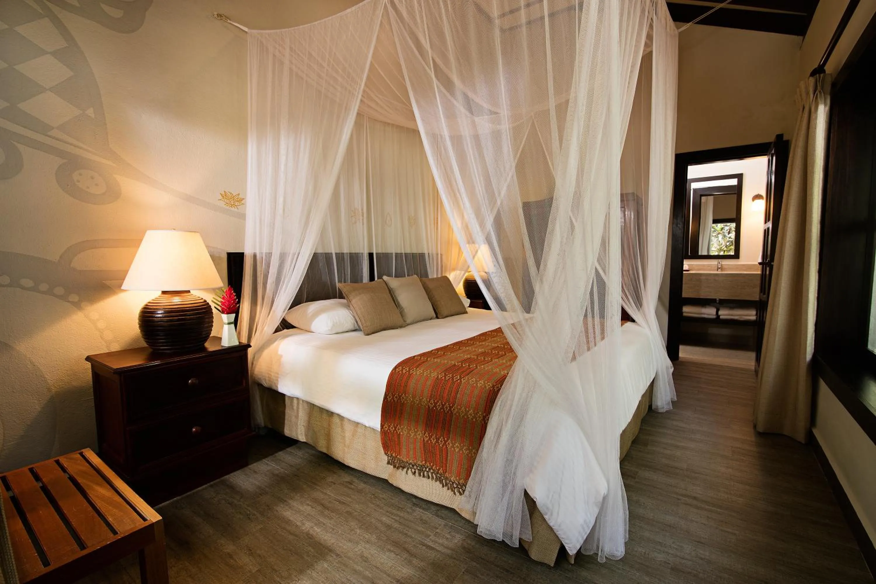 Photo of the whole room, Bed in Hotel Jungle Lodge Tikal