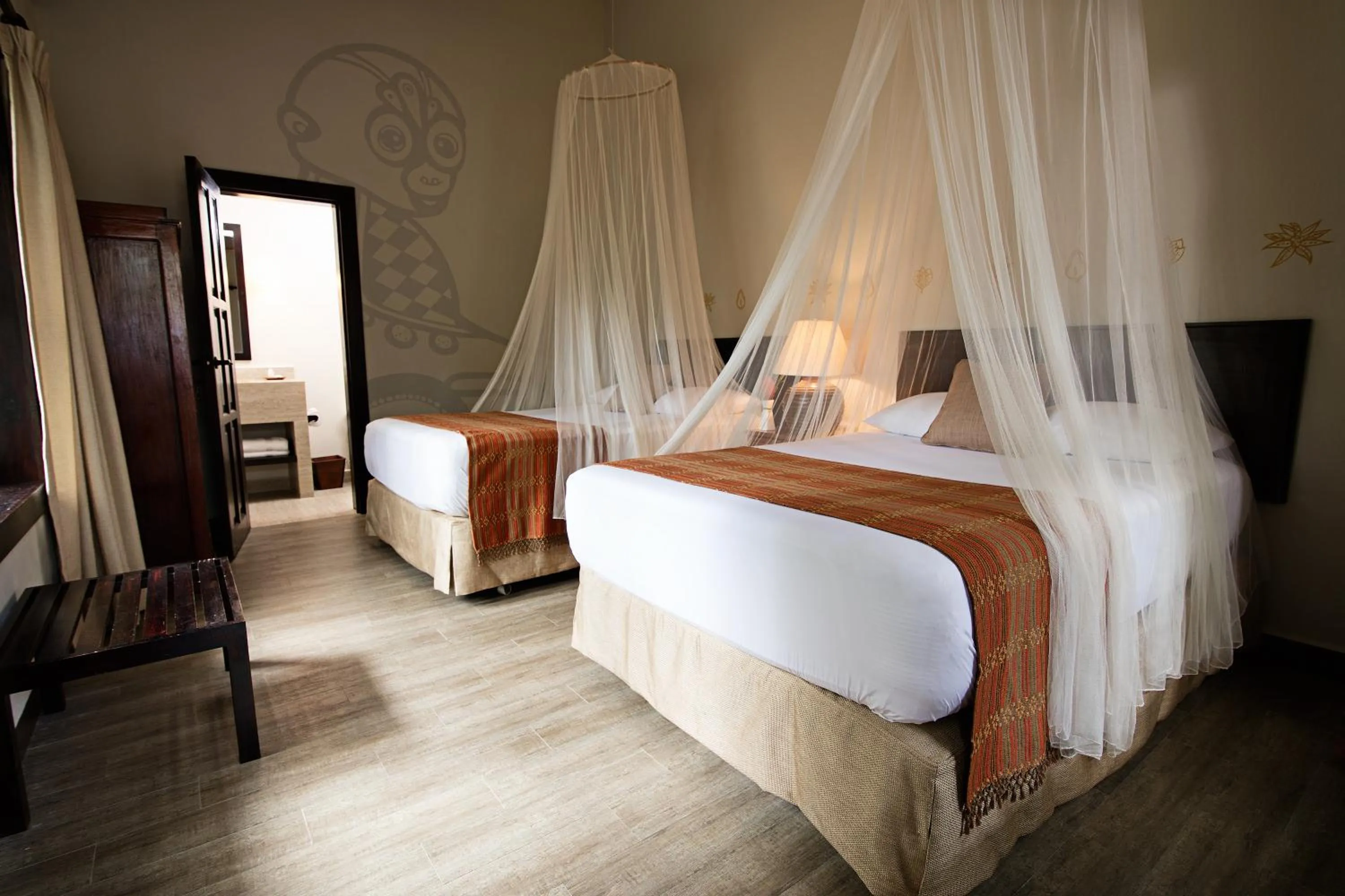 Photo of the whole room, Bed in Hotel Jungle Lodge Tikal