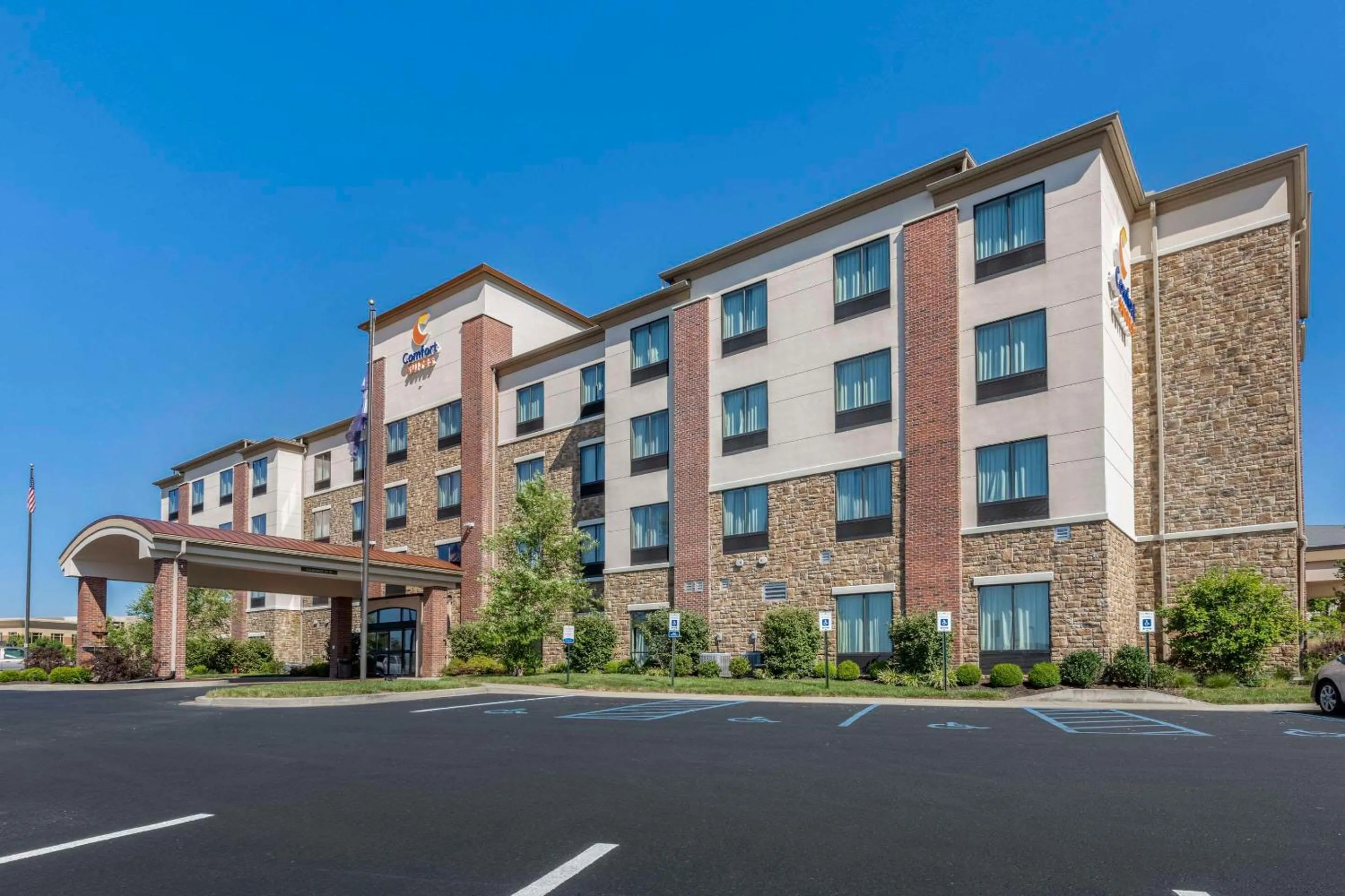 Property building in Comfort Suites Bridgeport - Clarksburg