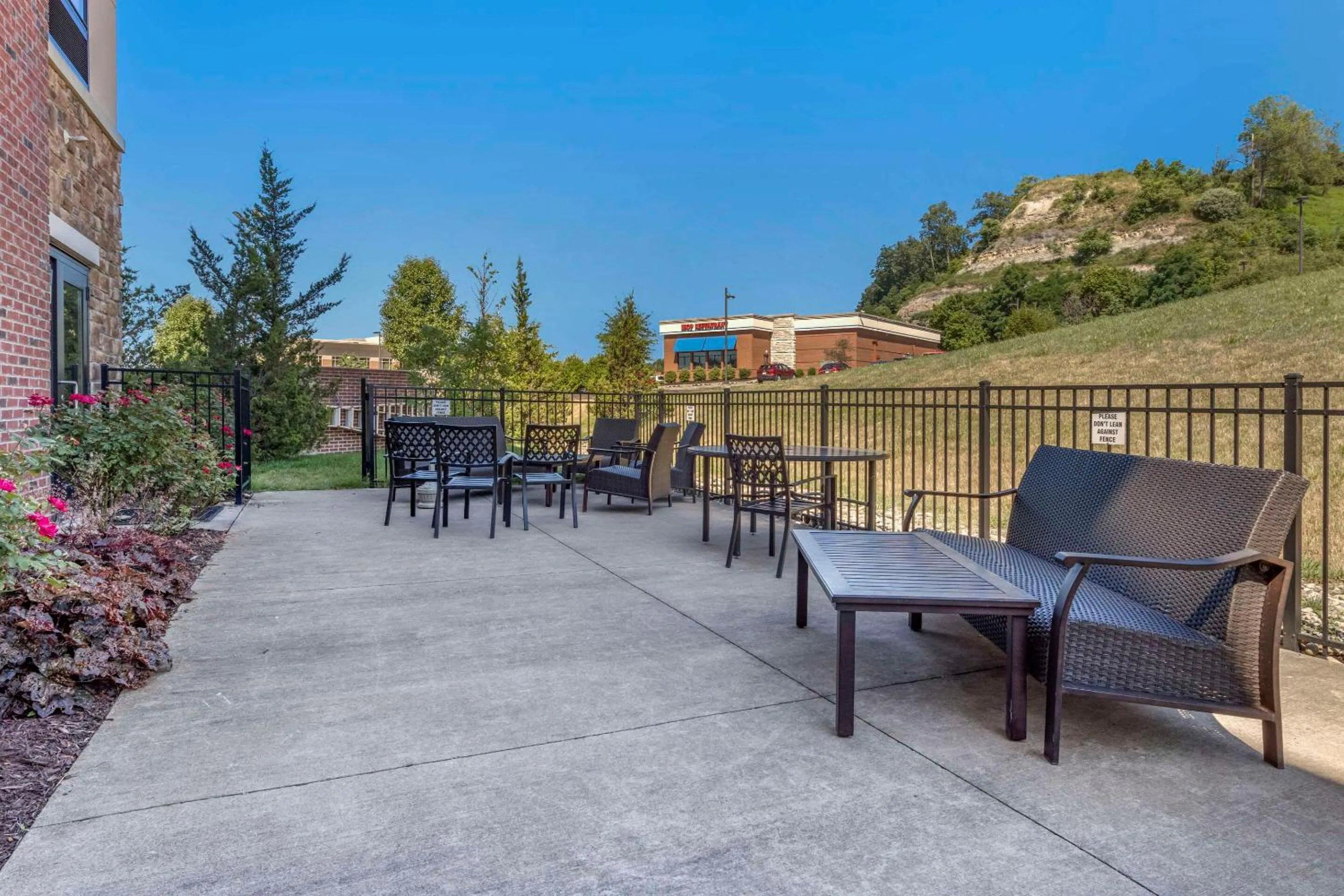 Property building in Comfort Suites Bridgeport - Clarksburg