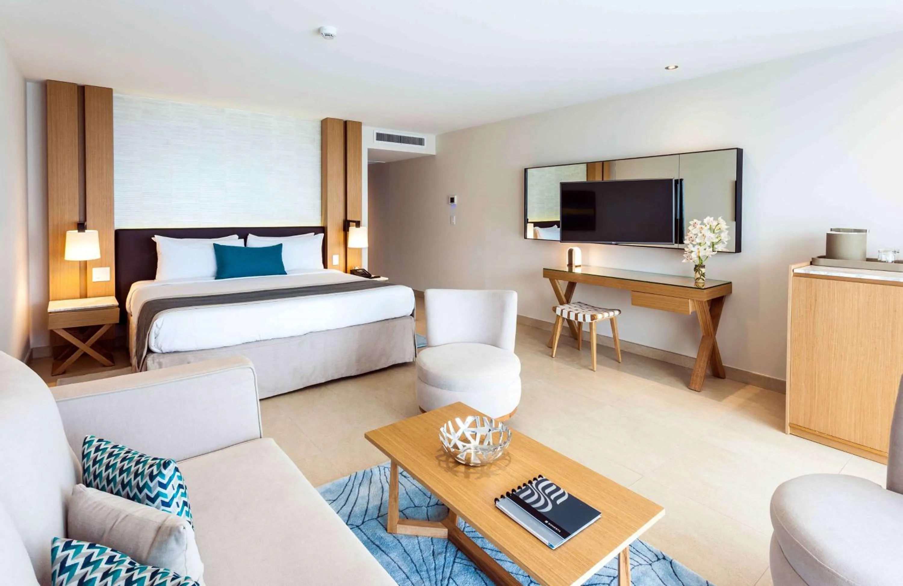 Photo of the whole room, Bed in Sonesta Ocean Point Resort- All Inclusive - Adults Only