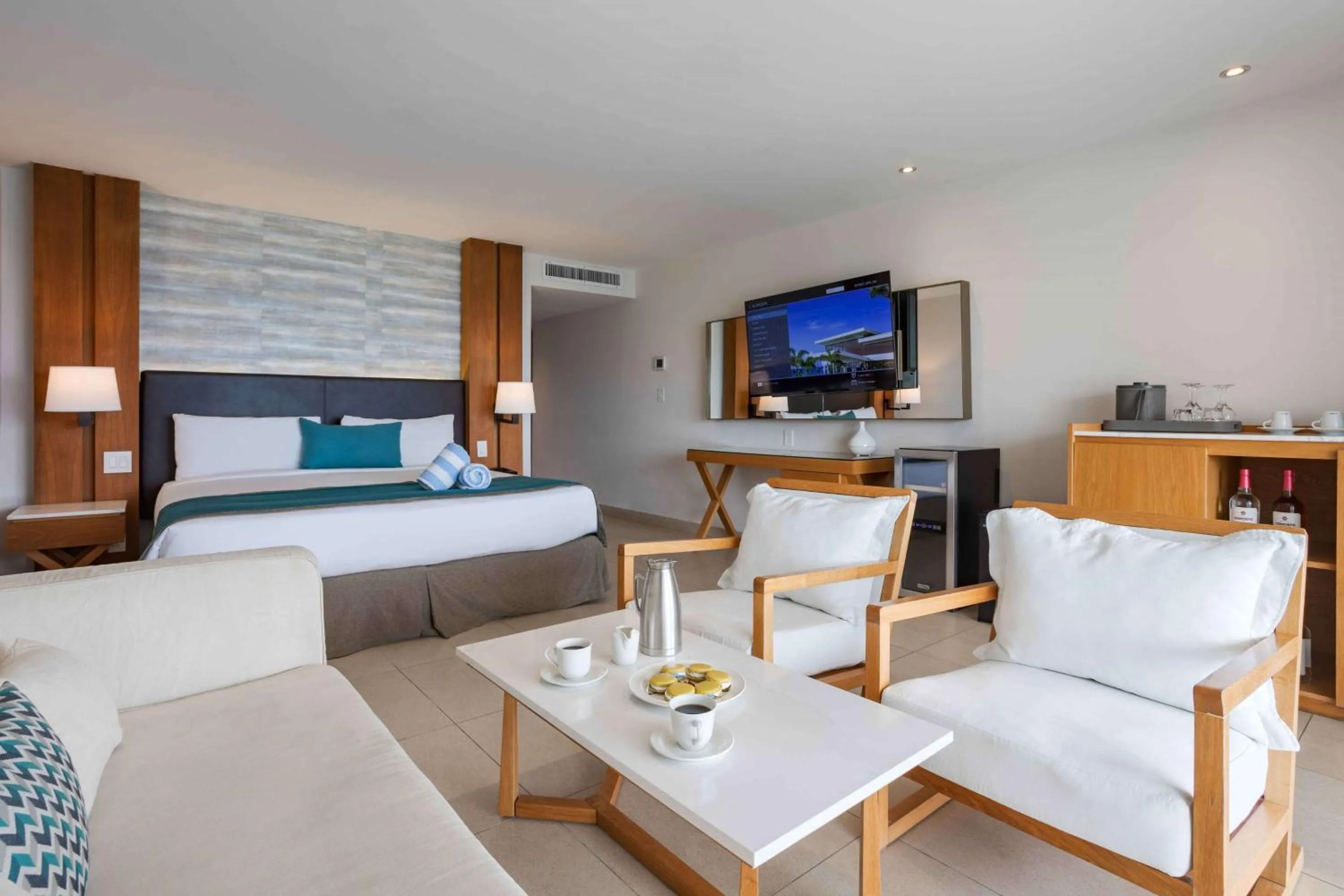 Photo of the whole room, Bed in Sonesta Ocean Point Resort- All Inclusive - Adults Only