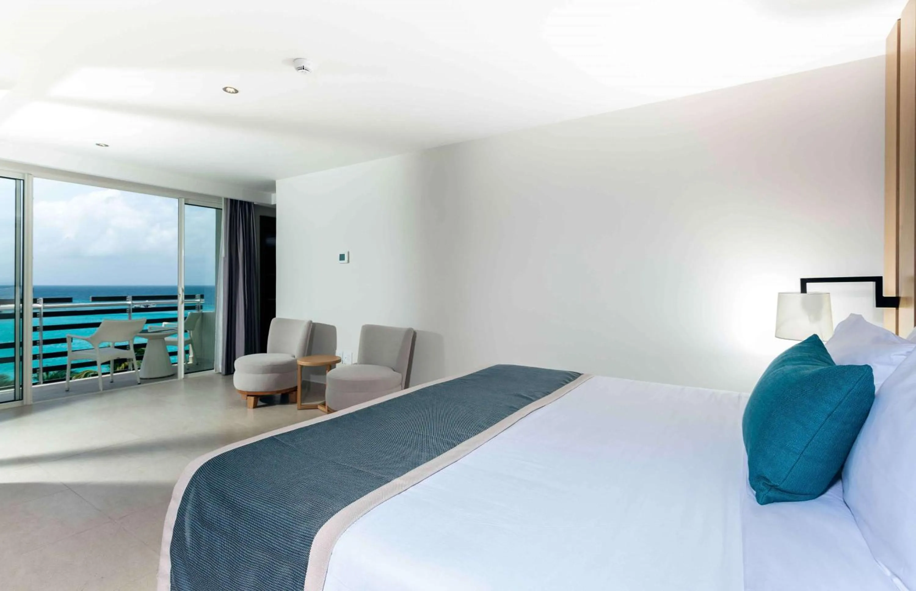 Photo of the whole room, Bed in Sonesta Ocean Point Resort- All Inclusive - Adults Only