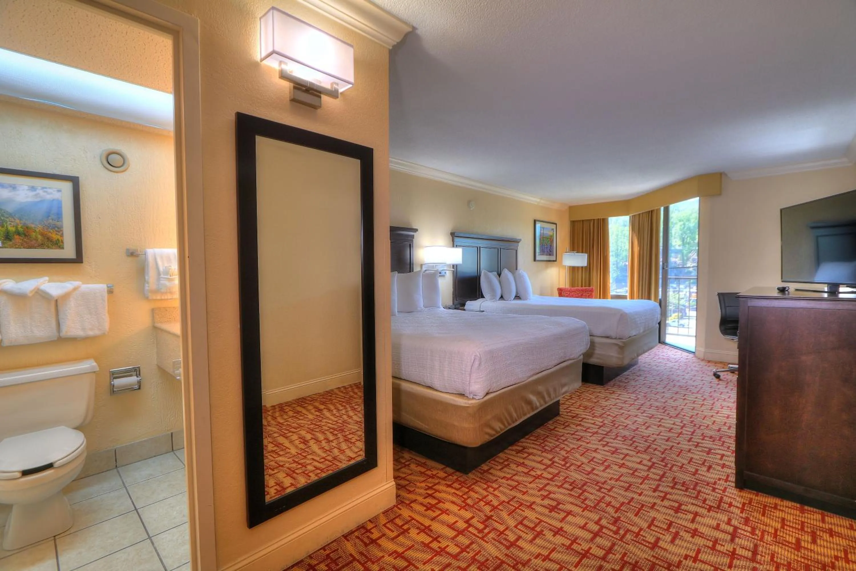 Bed in Edgewater Hotel and Conference Center