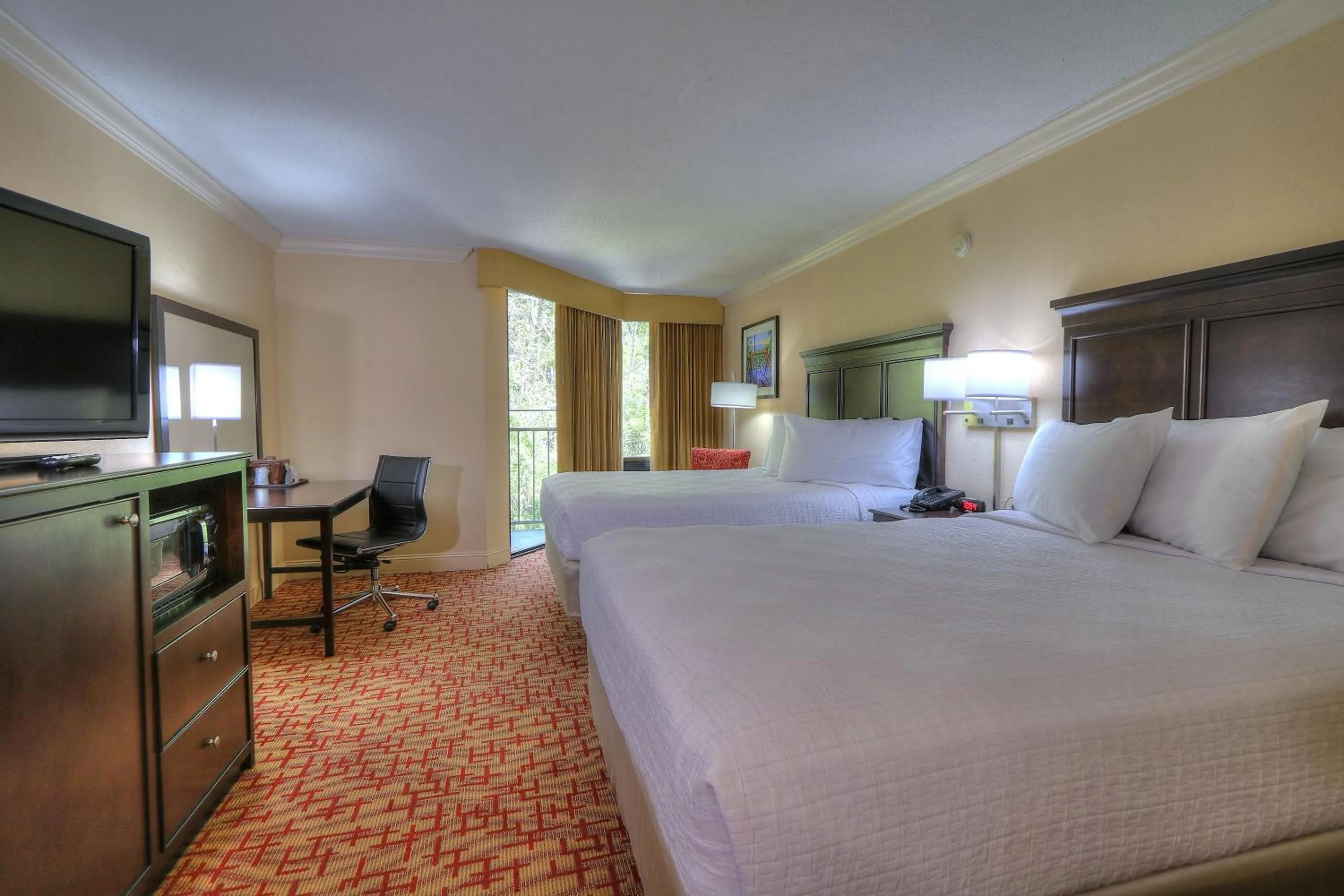 Photo of the whole room, Bed in Edgewater Hotel and Conference Center