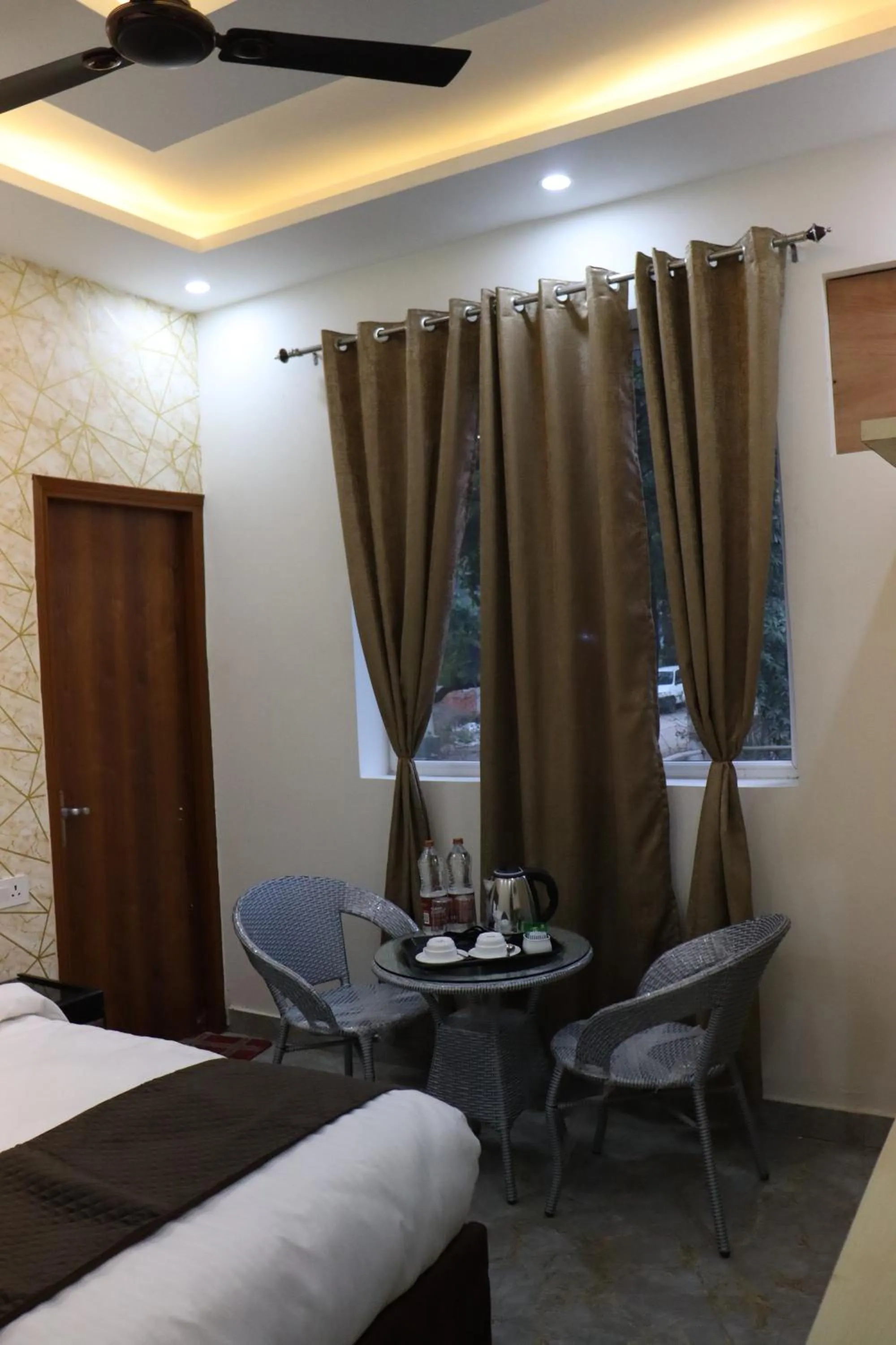 Living room, Bed in Tulip Inn