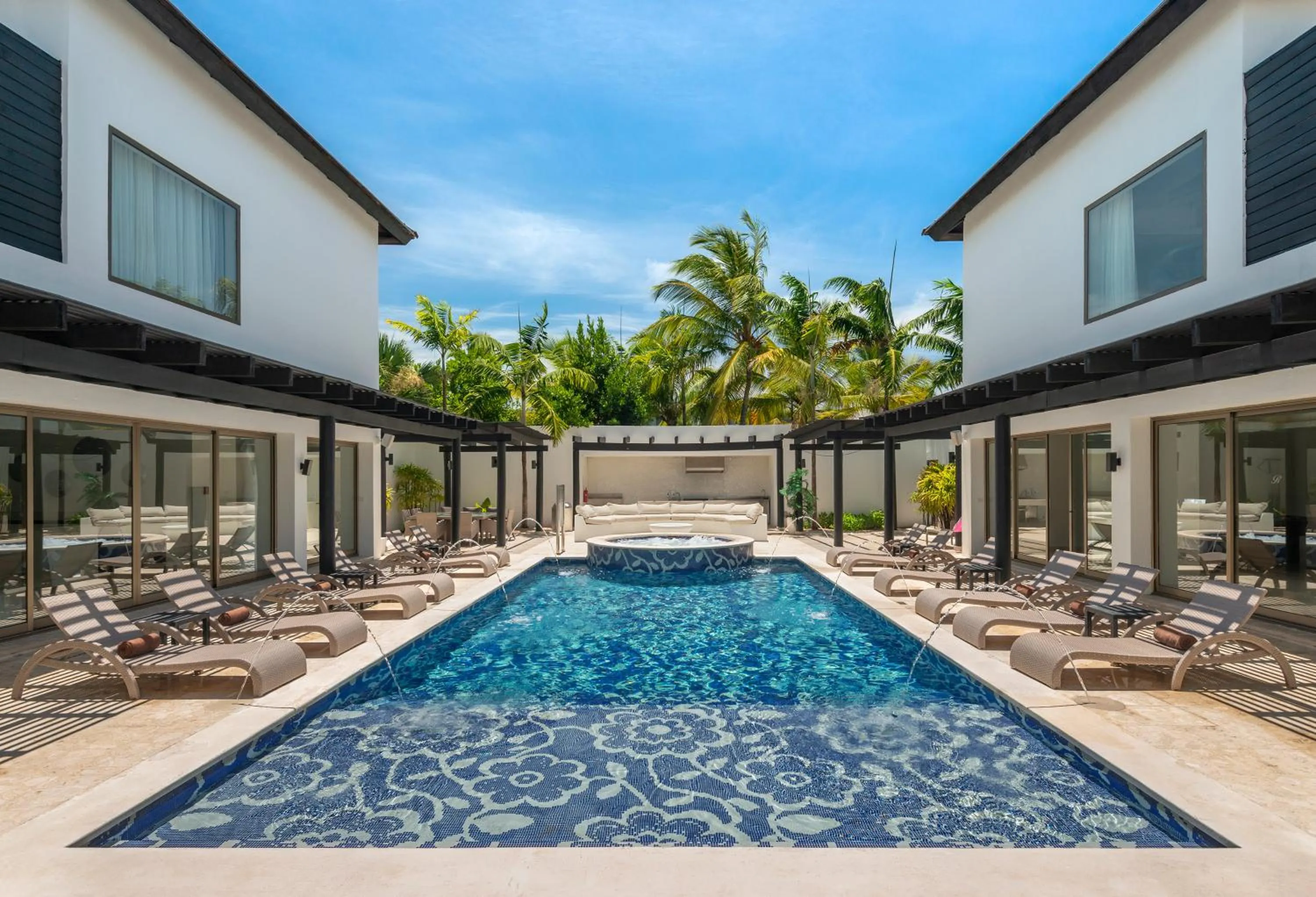 Swimming pool in Royalton CHIC Punta Cana, An Autograph Collection All-Inclusive Resort & Casino, Adults Only