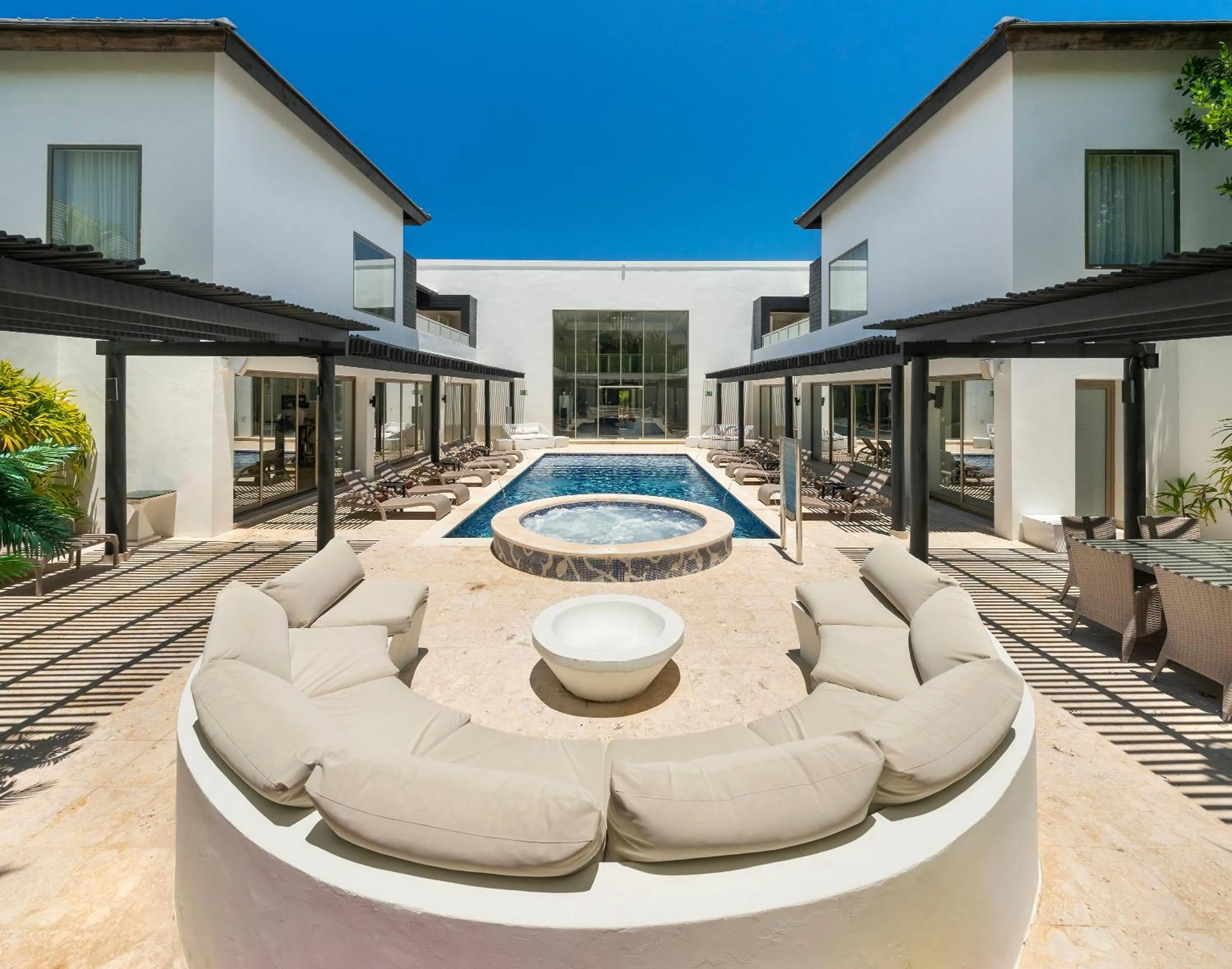 Swimming pool in Royalton CHIC Punta Cana, An Autograph Collection All-Inclusive Resort & Casino, Adults Only