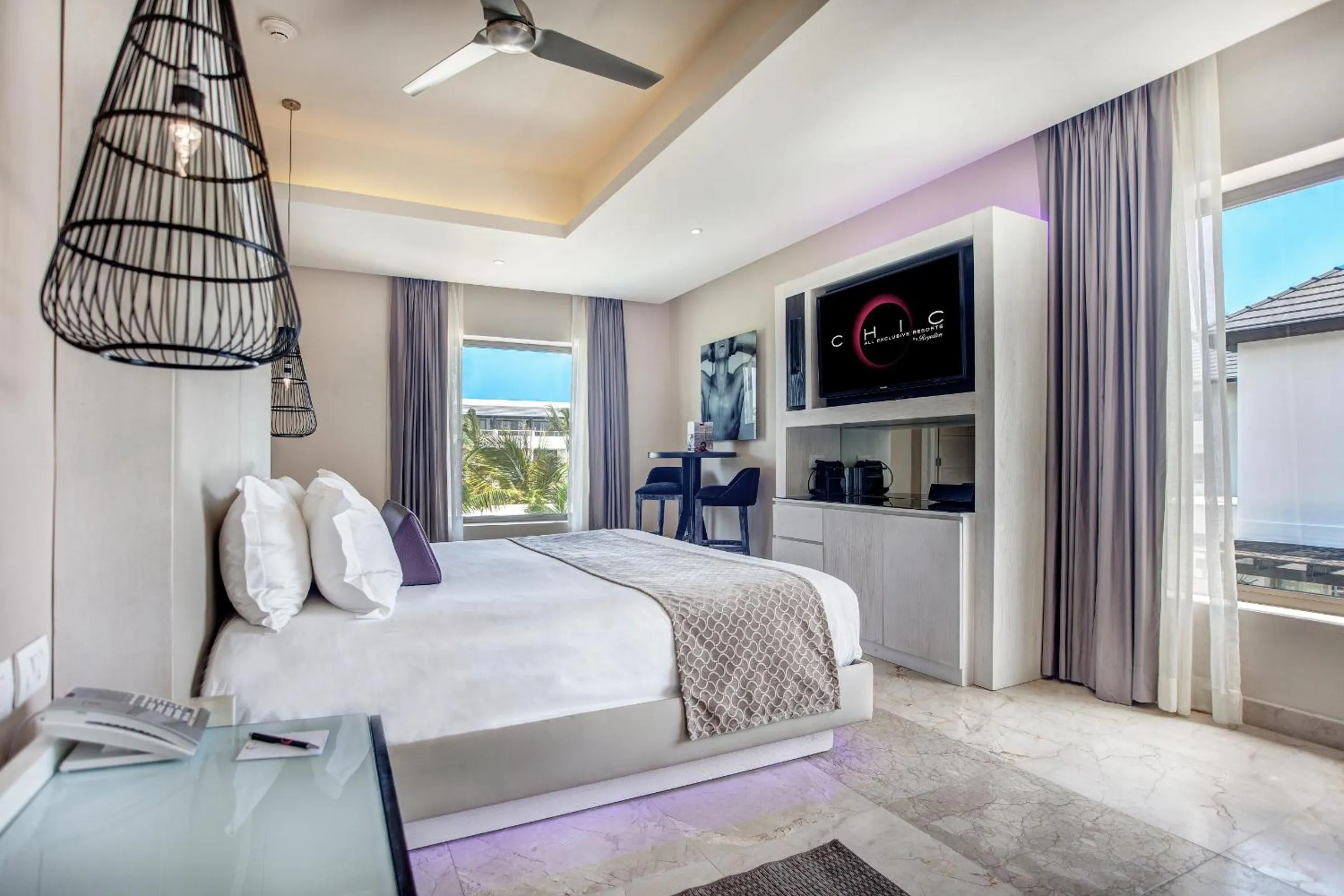 TV and multimedia, Bed in Royalton CHIC Punta Cana, An Autograph Collection All-Inclusive Resort & Casino, Adults Only