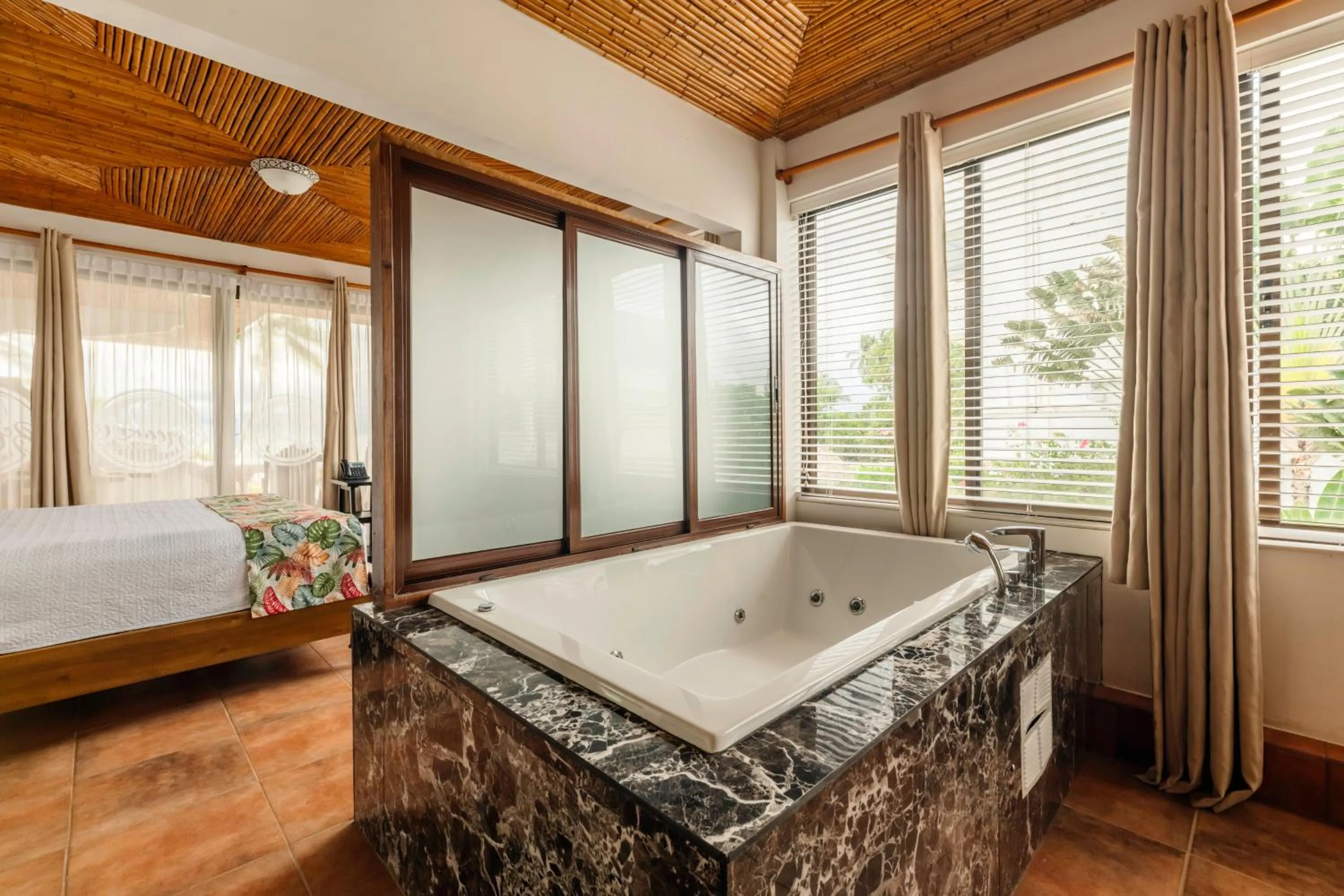 Hot Tub, Bed in Jaco Laguna Resort & Beach Club