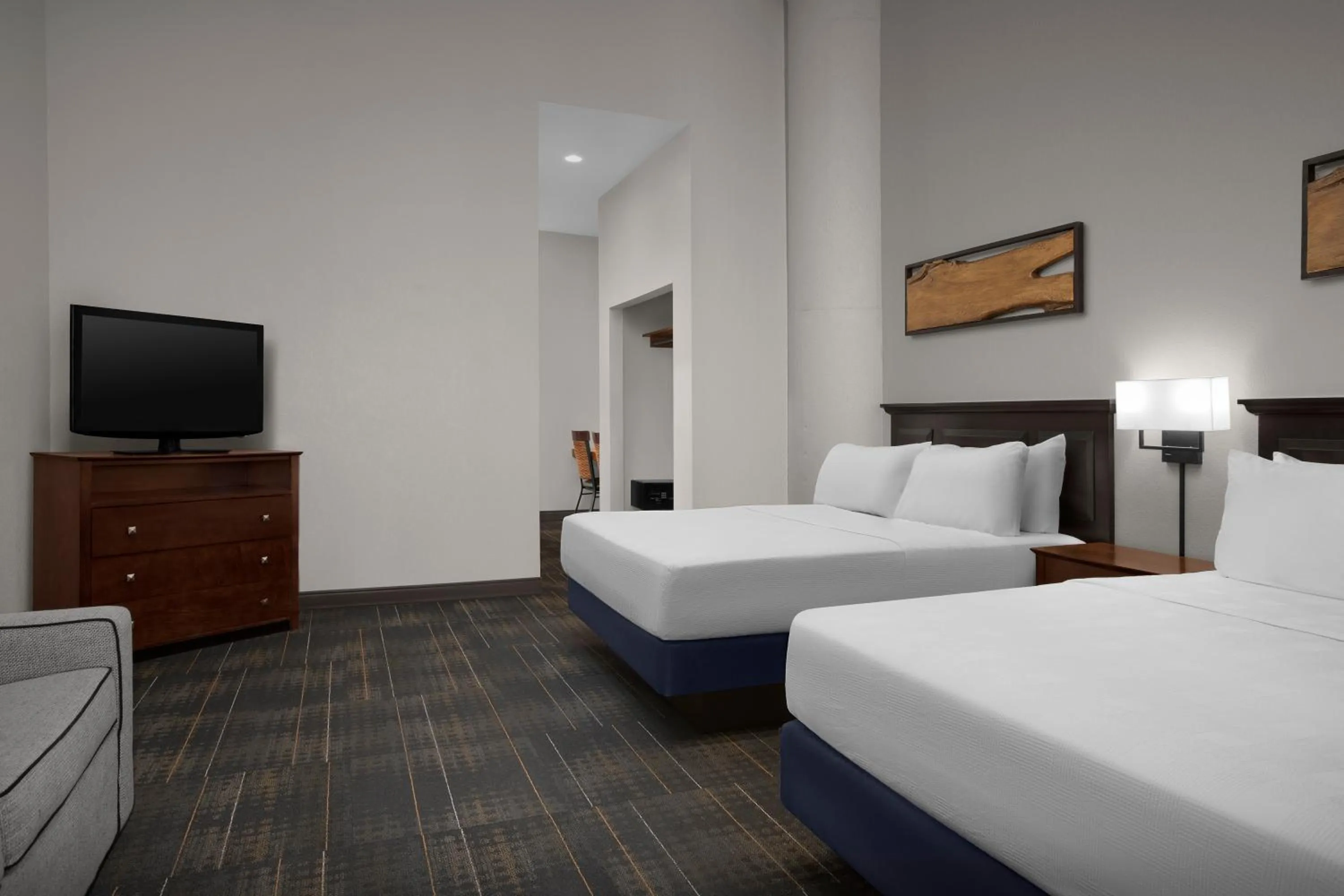 TV and multimedia, Bed in The Suites Hotel at Waterfront Plaza