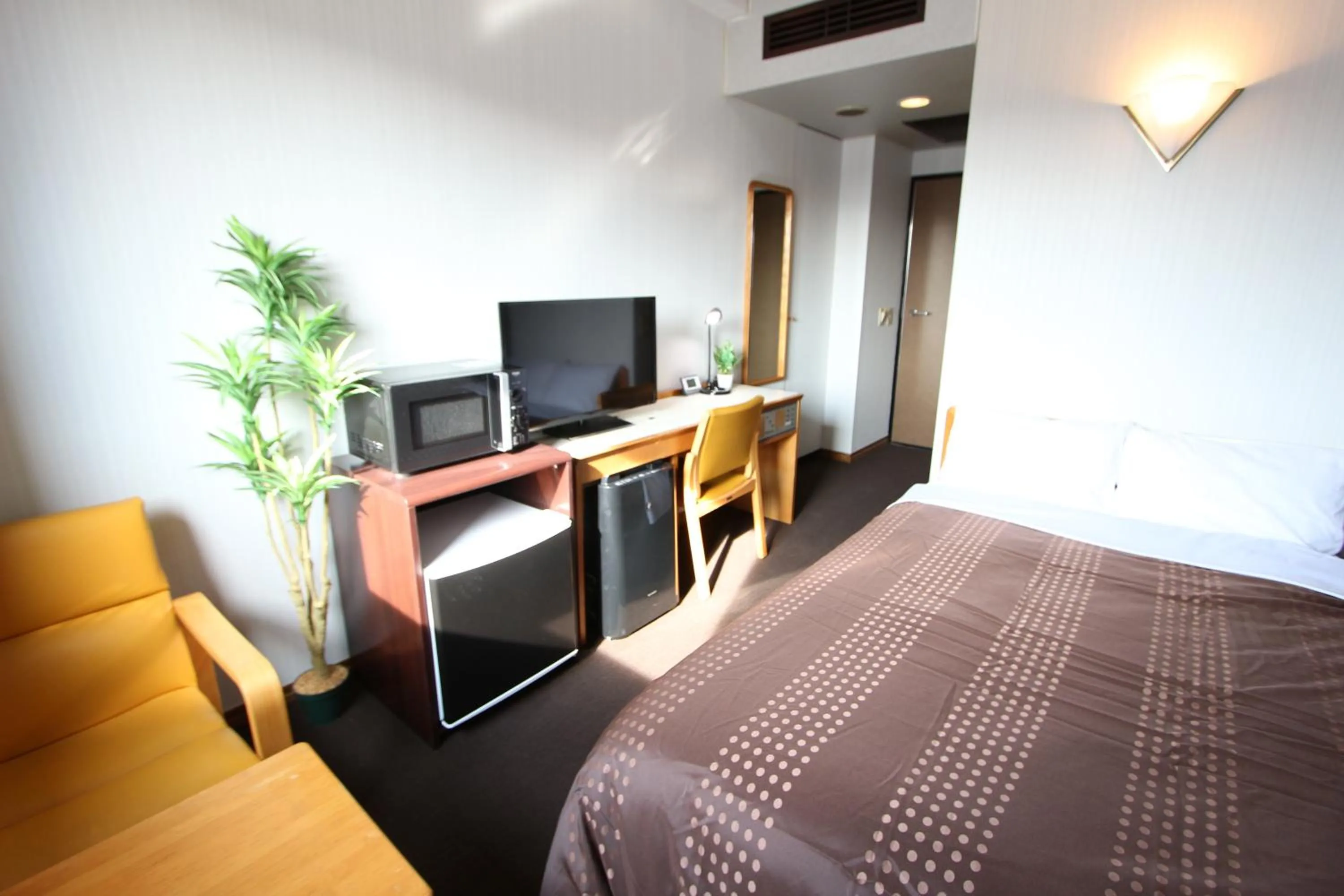Communal lounge/ TV room, Bed in HOTEL LiVEMAX BUDGET Utsunomiya