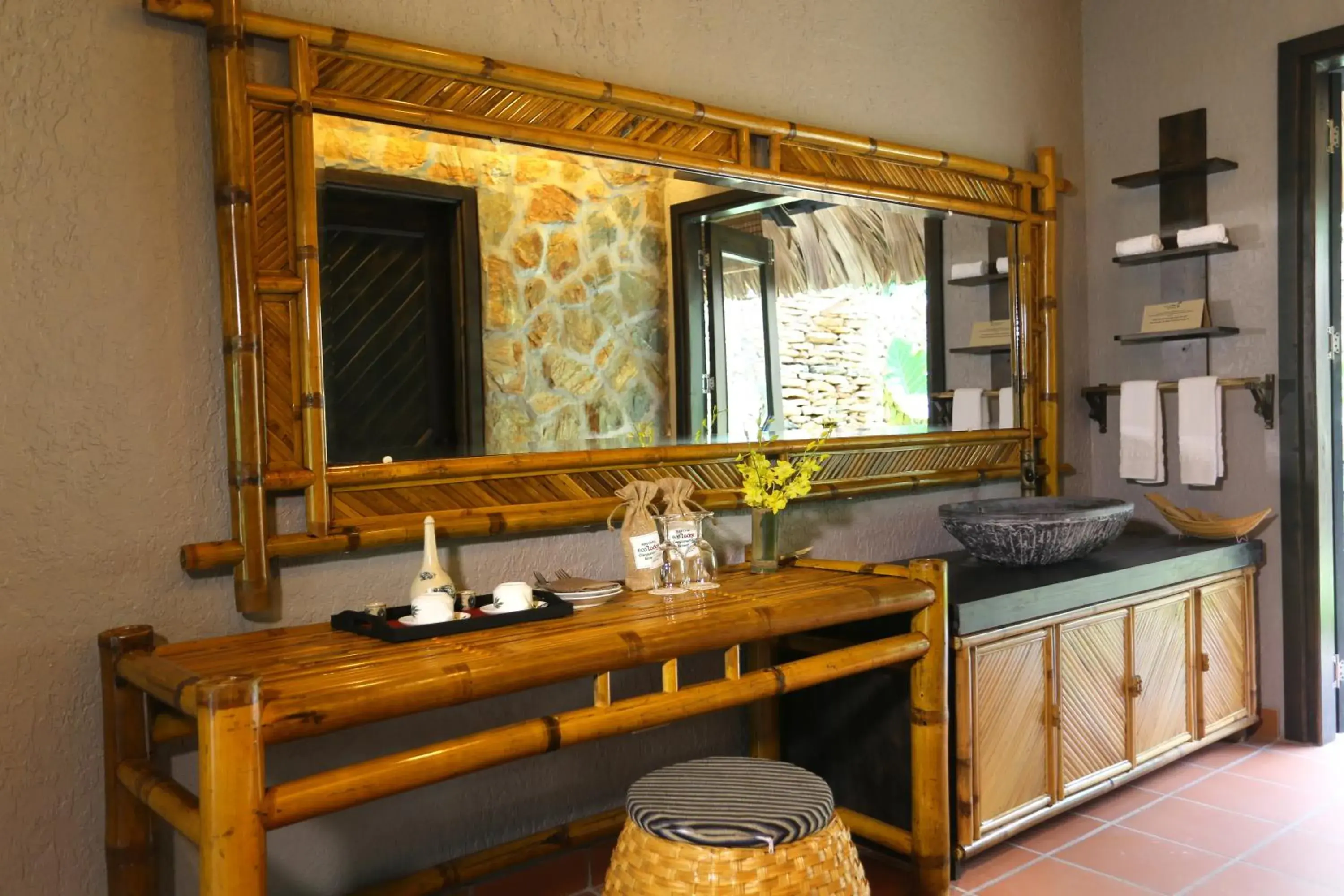 Junior Deluxe Twin Room with Mountain View in Mai Chau Ecolodge Junior Deluxe Twin Room with Mountain View in Mai Chau Ecolodge