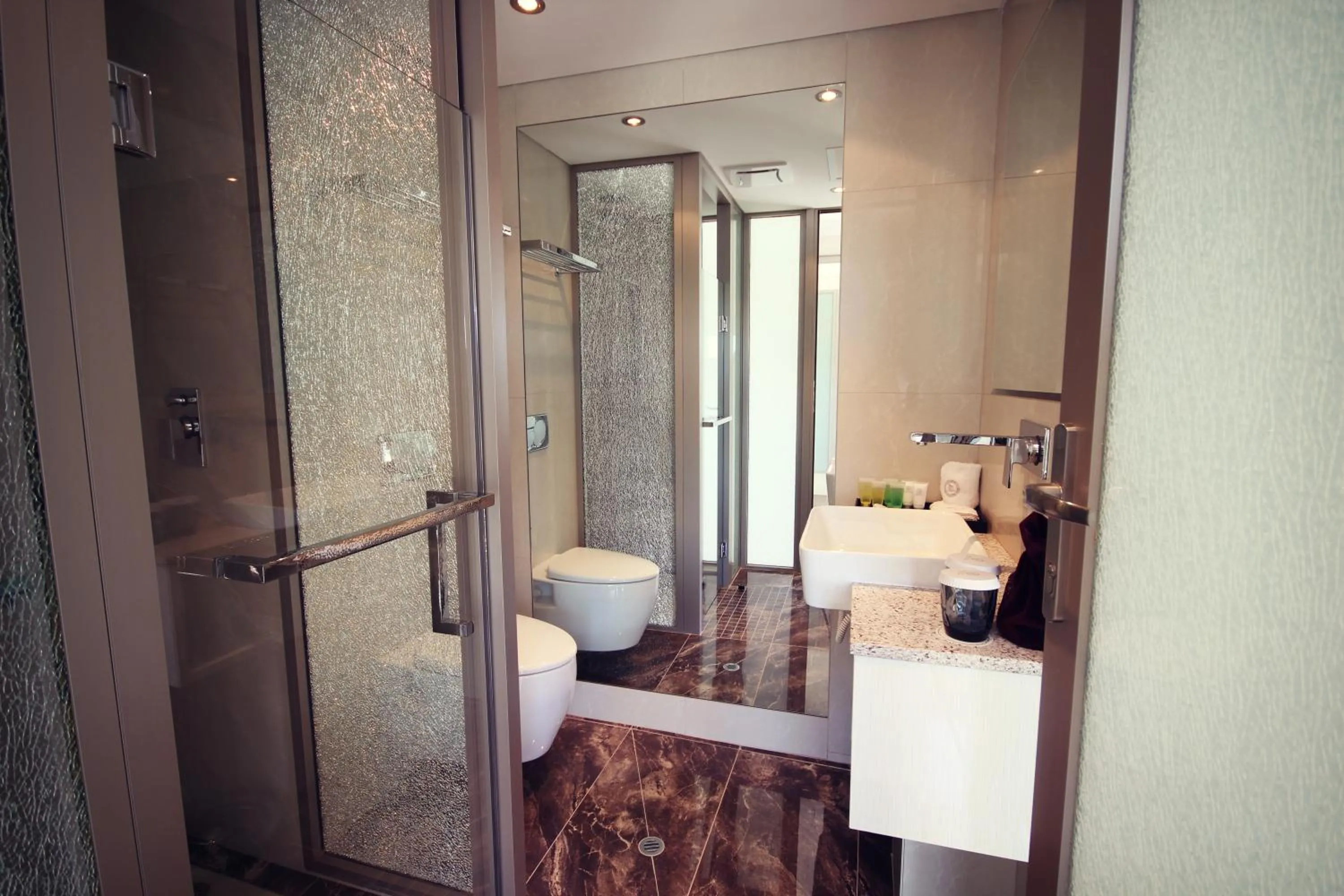 Shower in Swan River Hotel