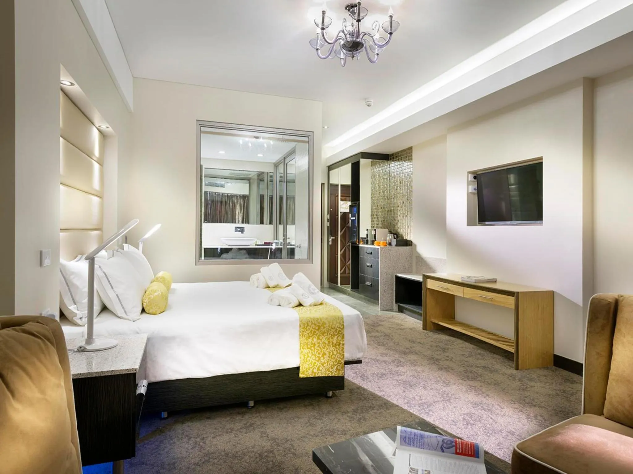 Photo of the whole room, Bed in Swan River Hotel