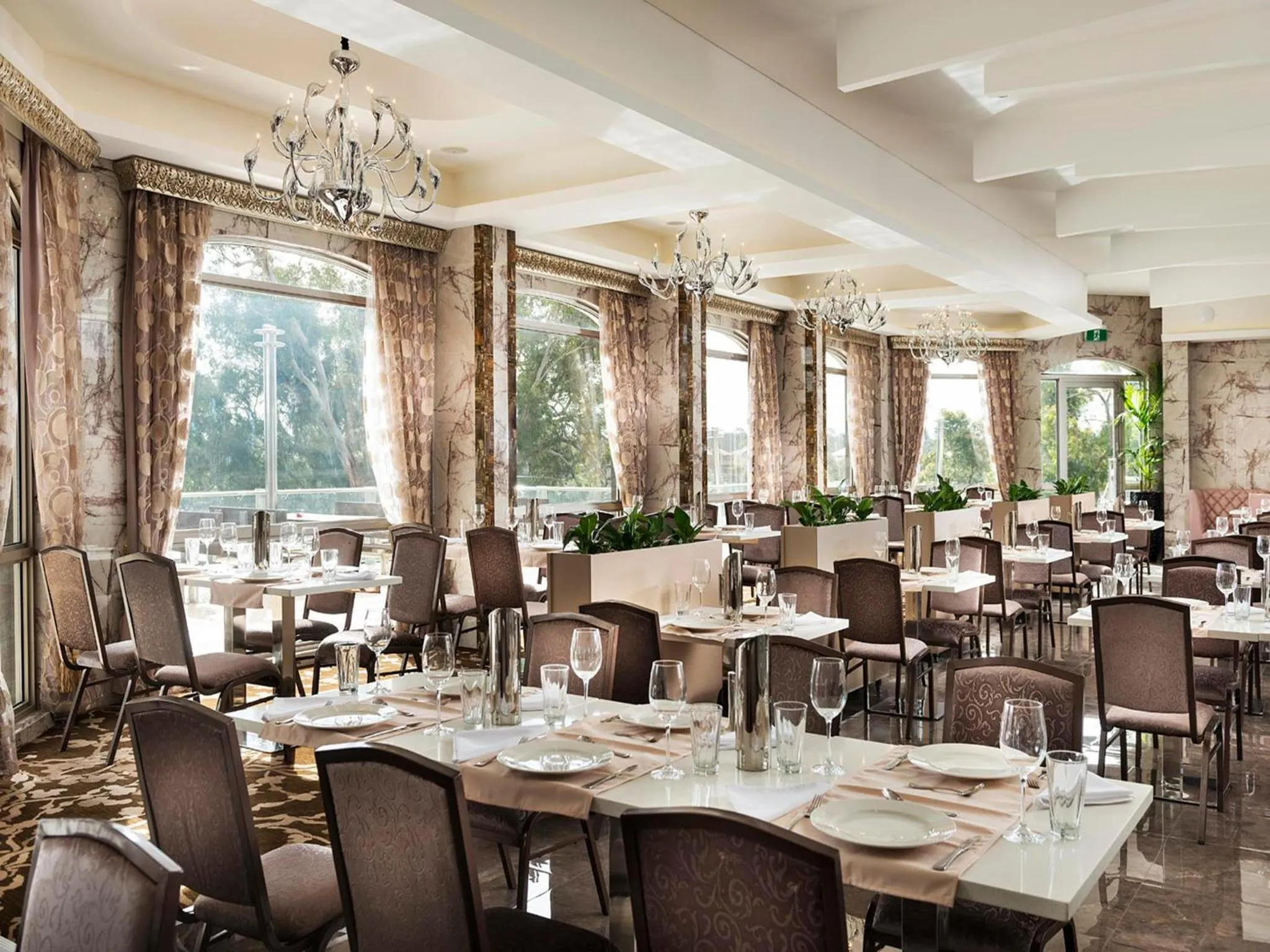 Restaurant/places to eat in Swan River Hotel