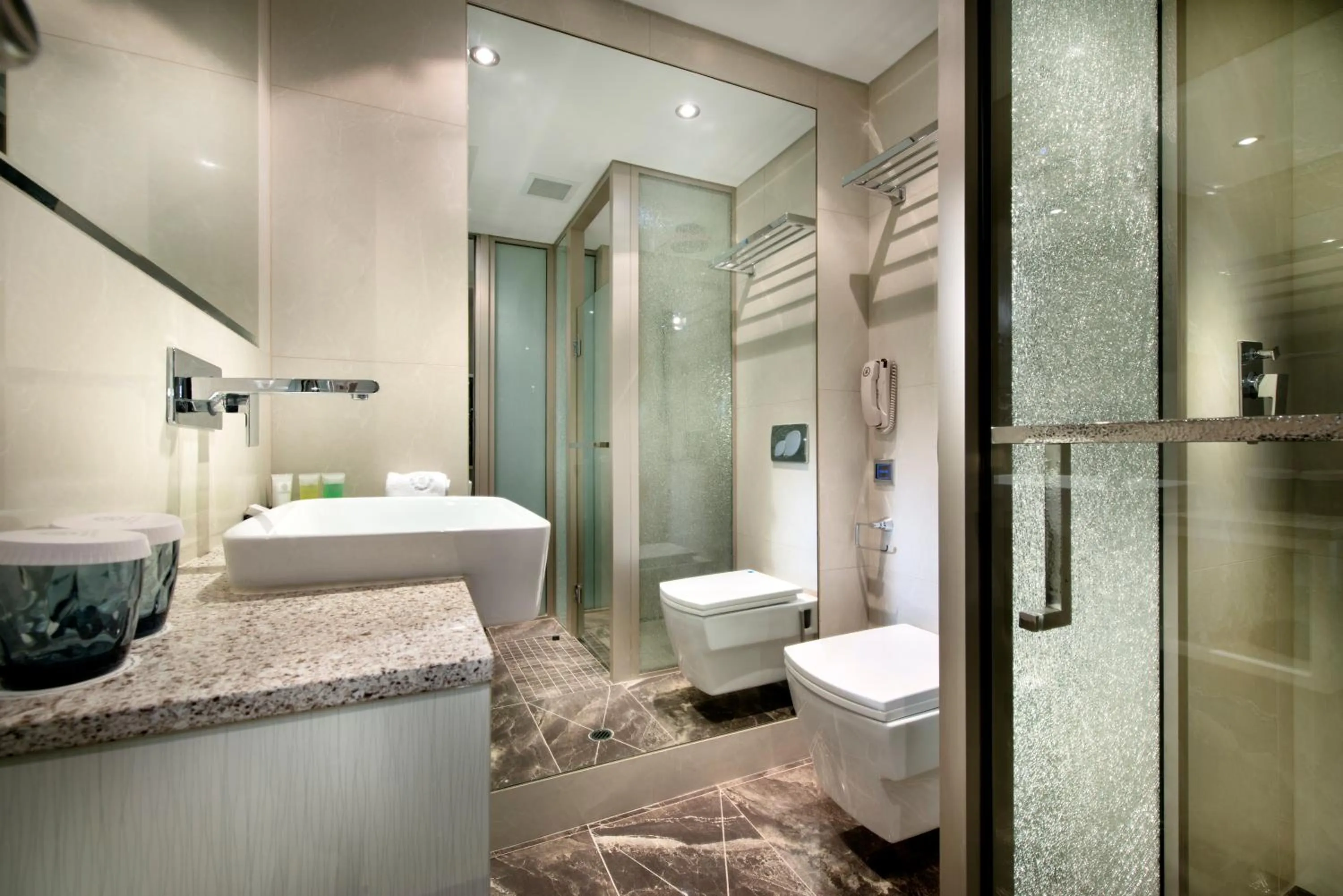 Shower in Swan River Hotel