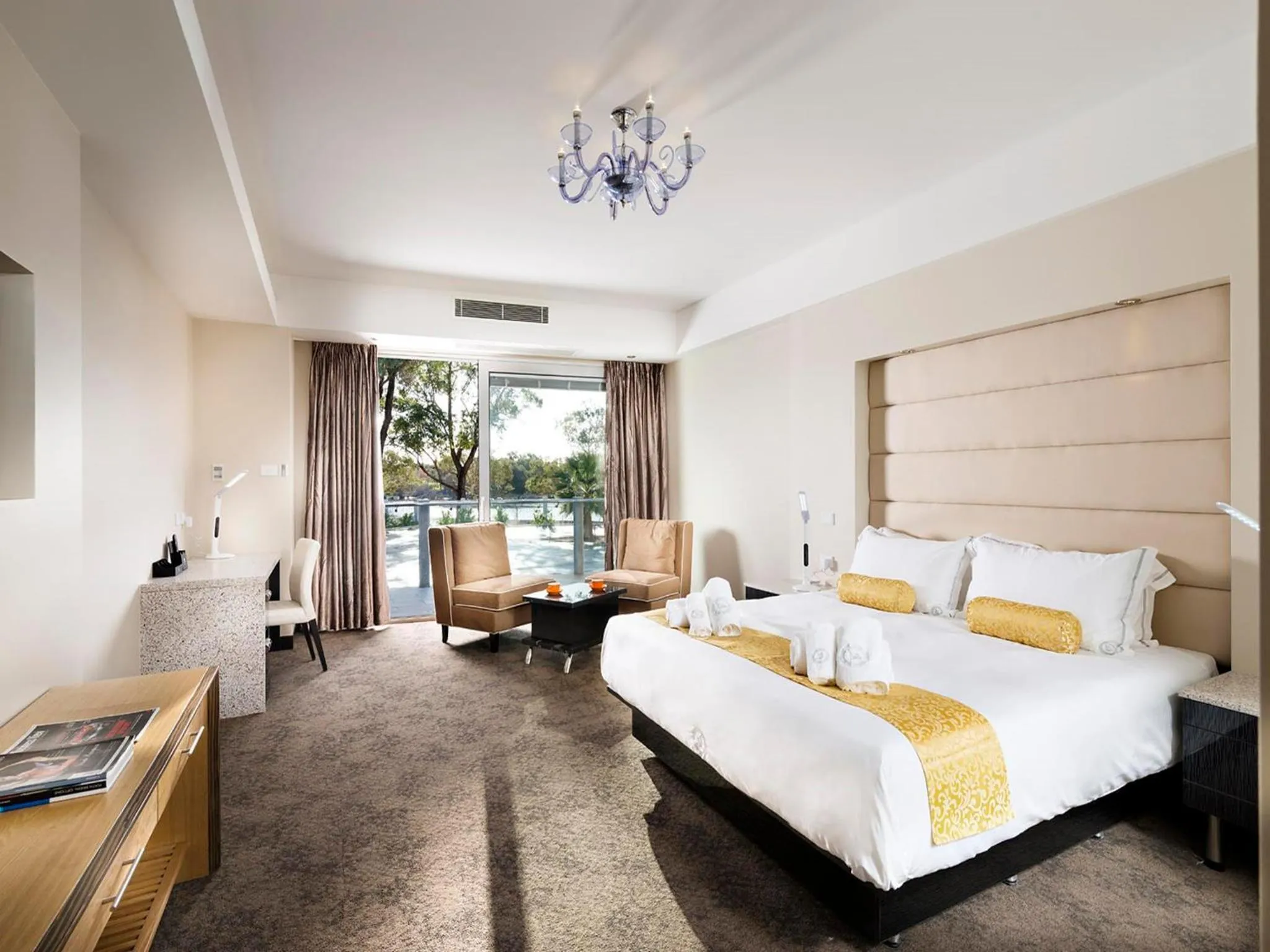 Photo of the whole room, Bed in Swan River Hotel