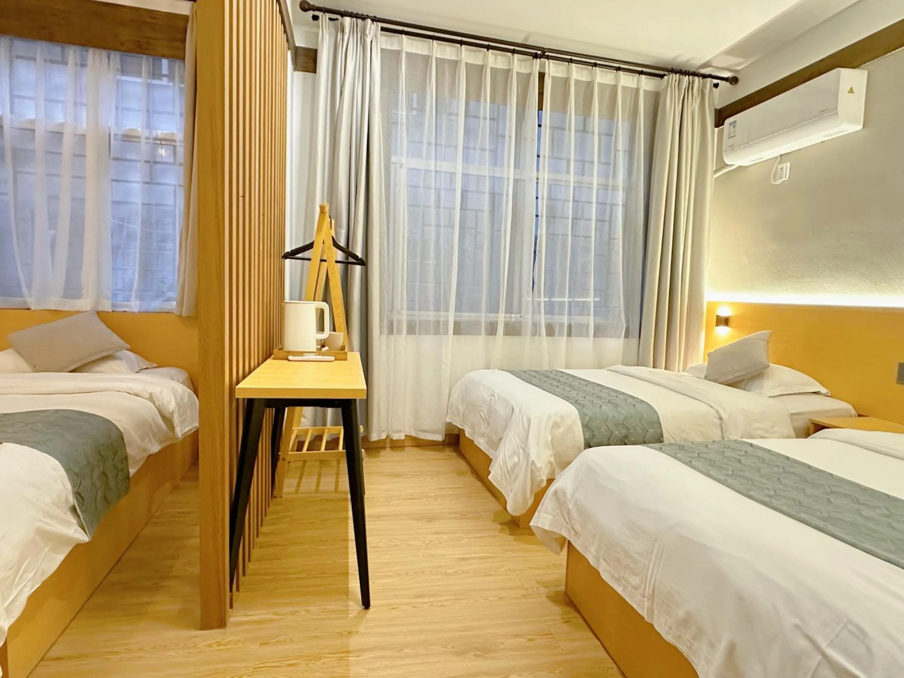 Photo of the whole room, Bed in Hemu House