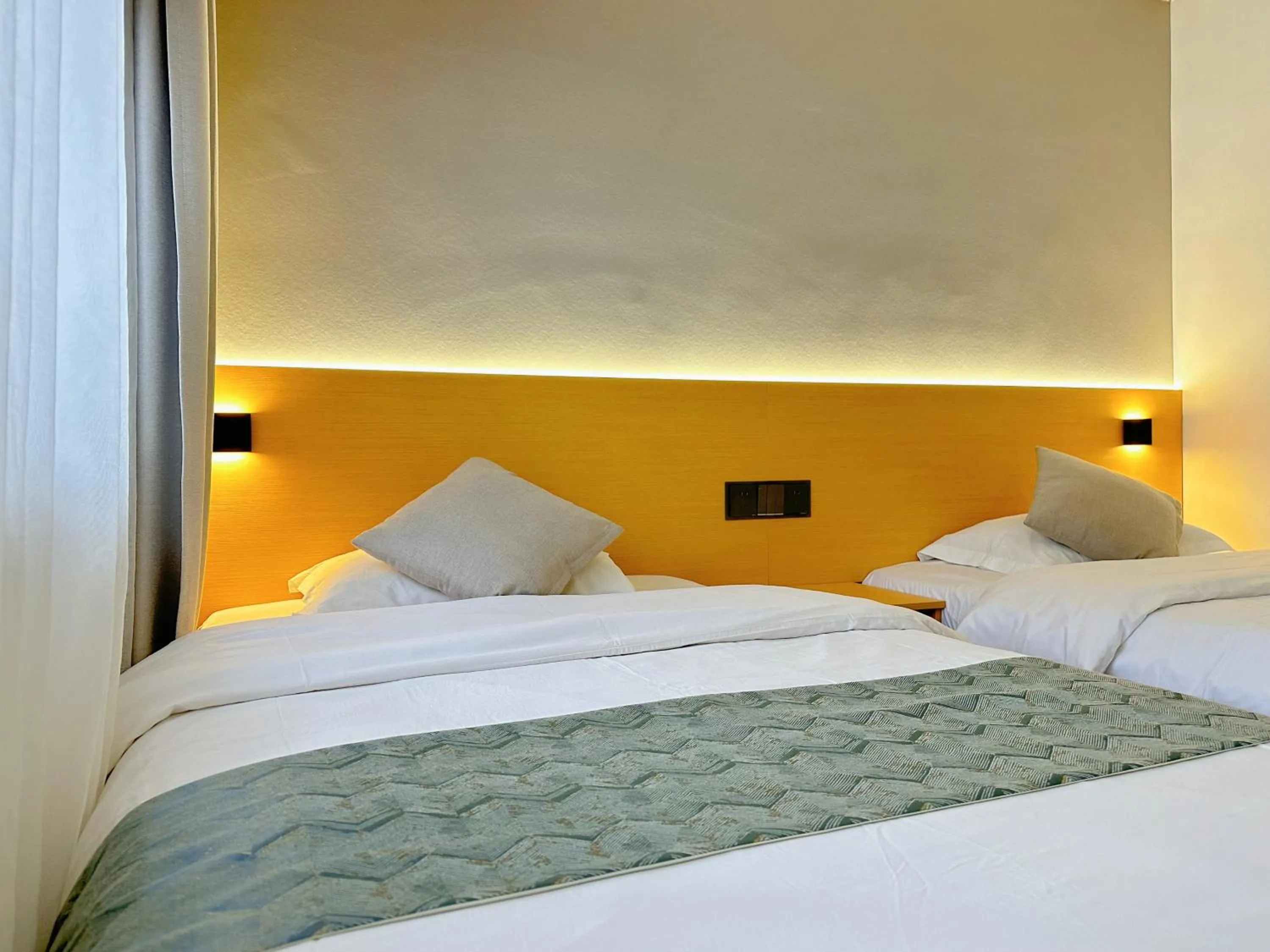 Photo of the whole room, Bed in Hemu House