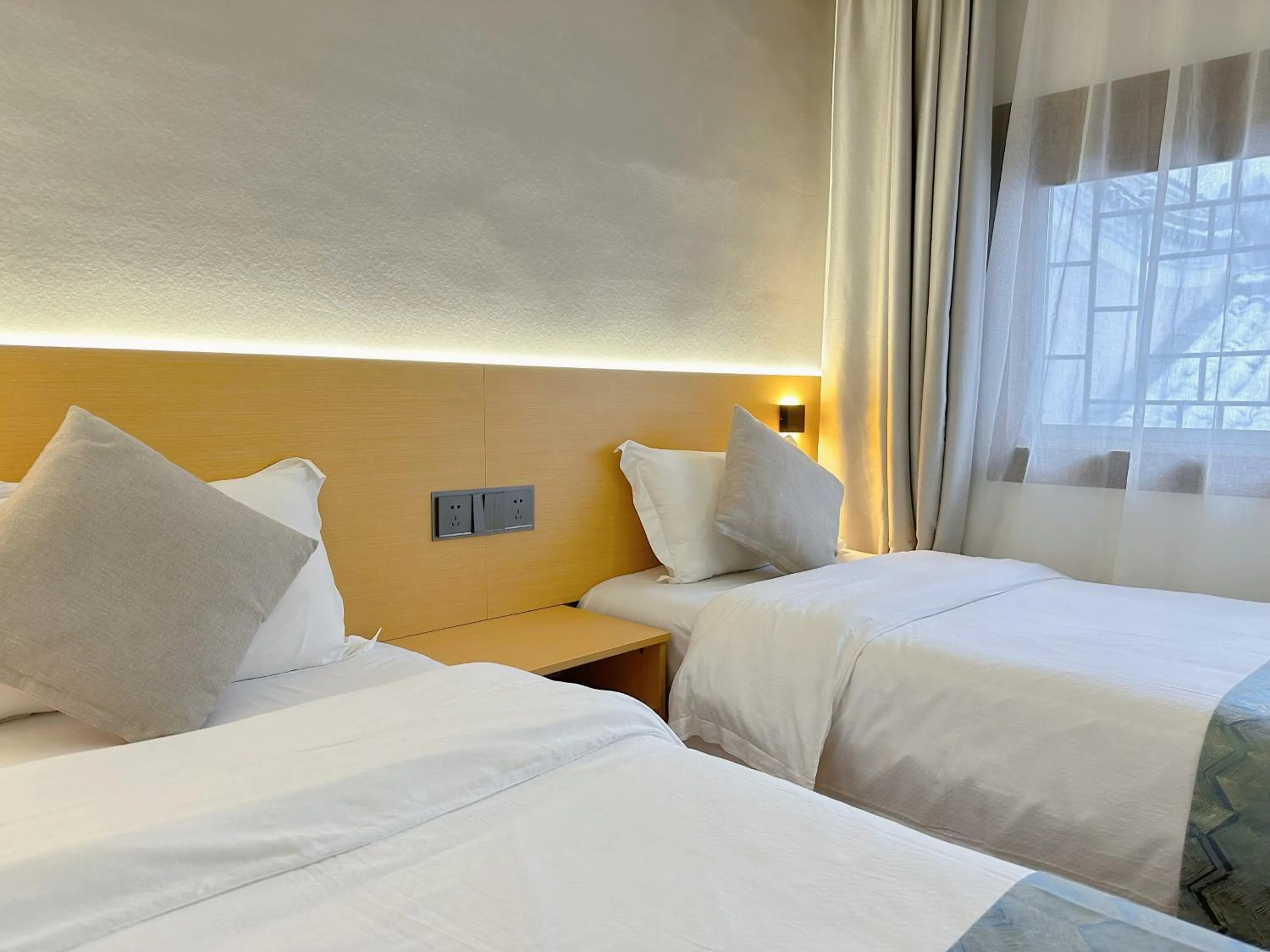 Photo of the whole room, Bed in Hemu House