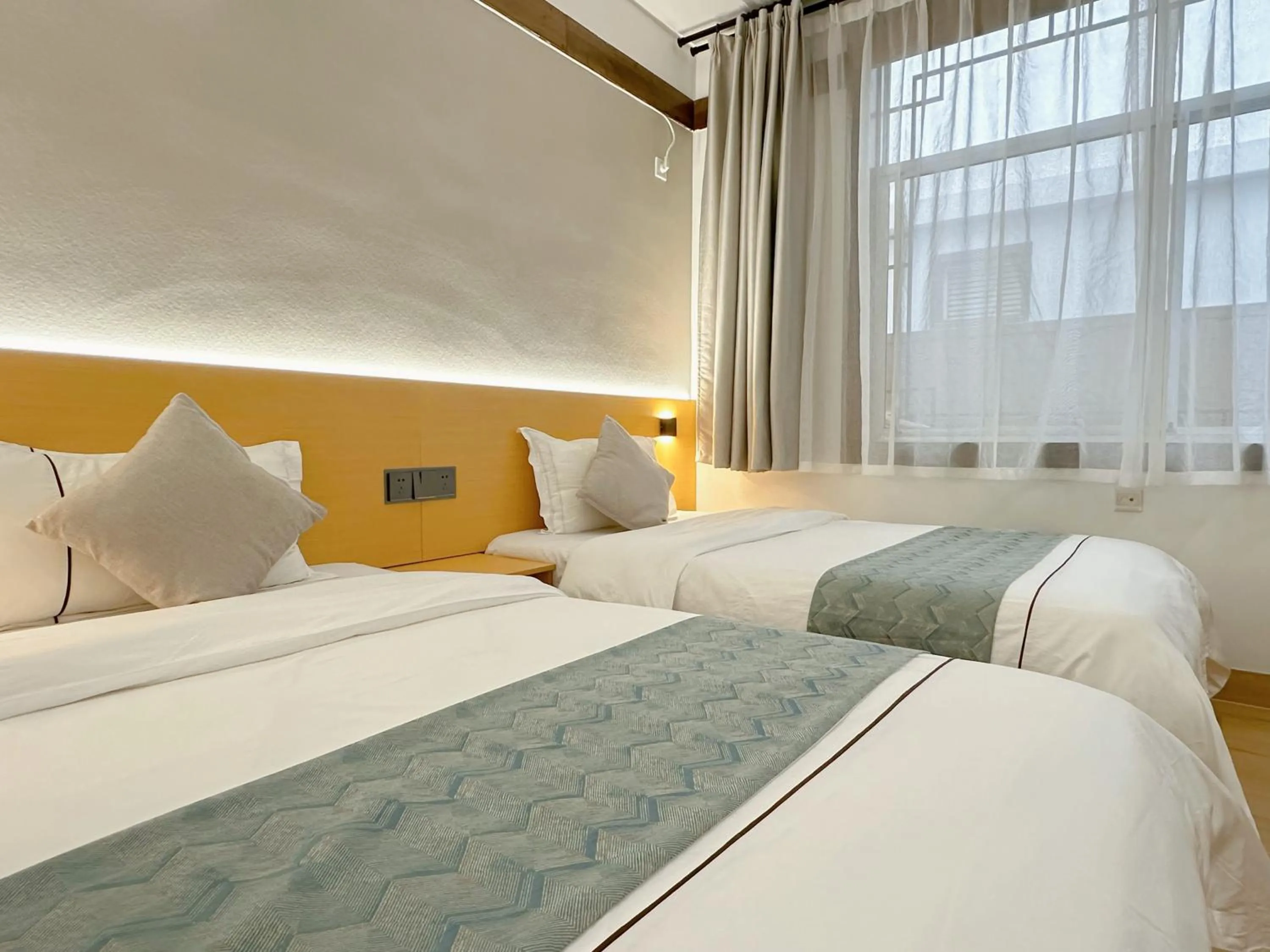 Photo of the whole room, Bed in Hemu House