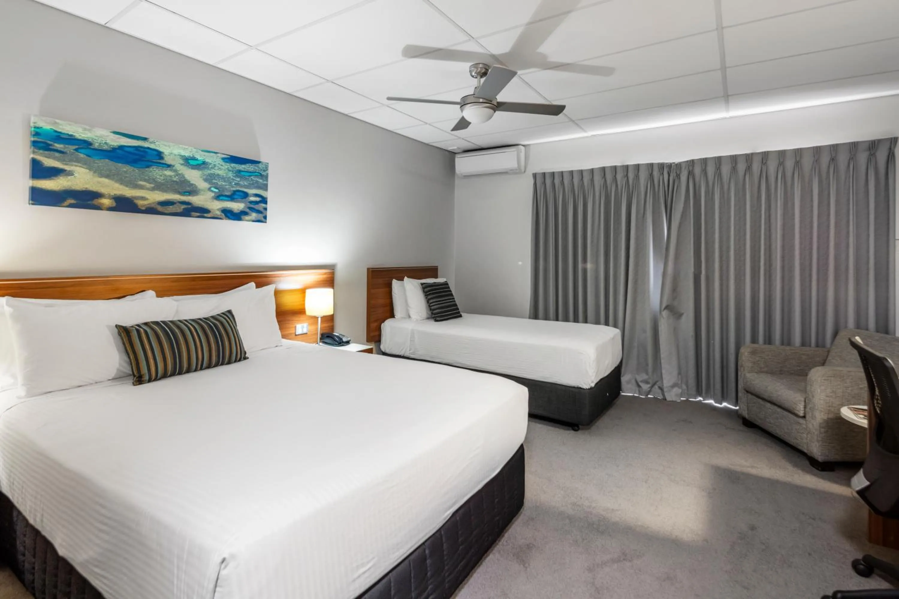 Bed in Ocean Centre Hotel