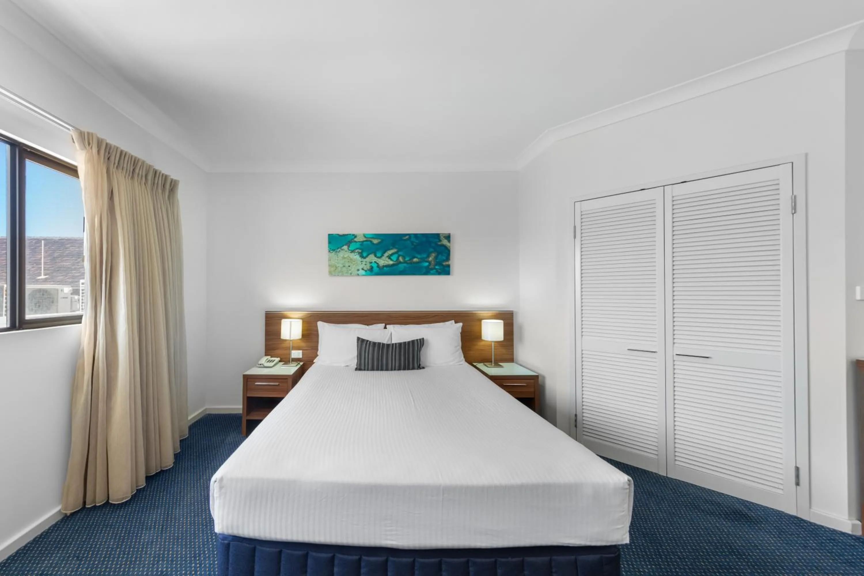 Bed in Ocean Centre Hotel