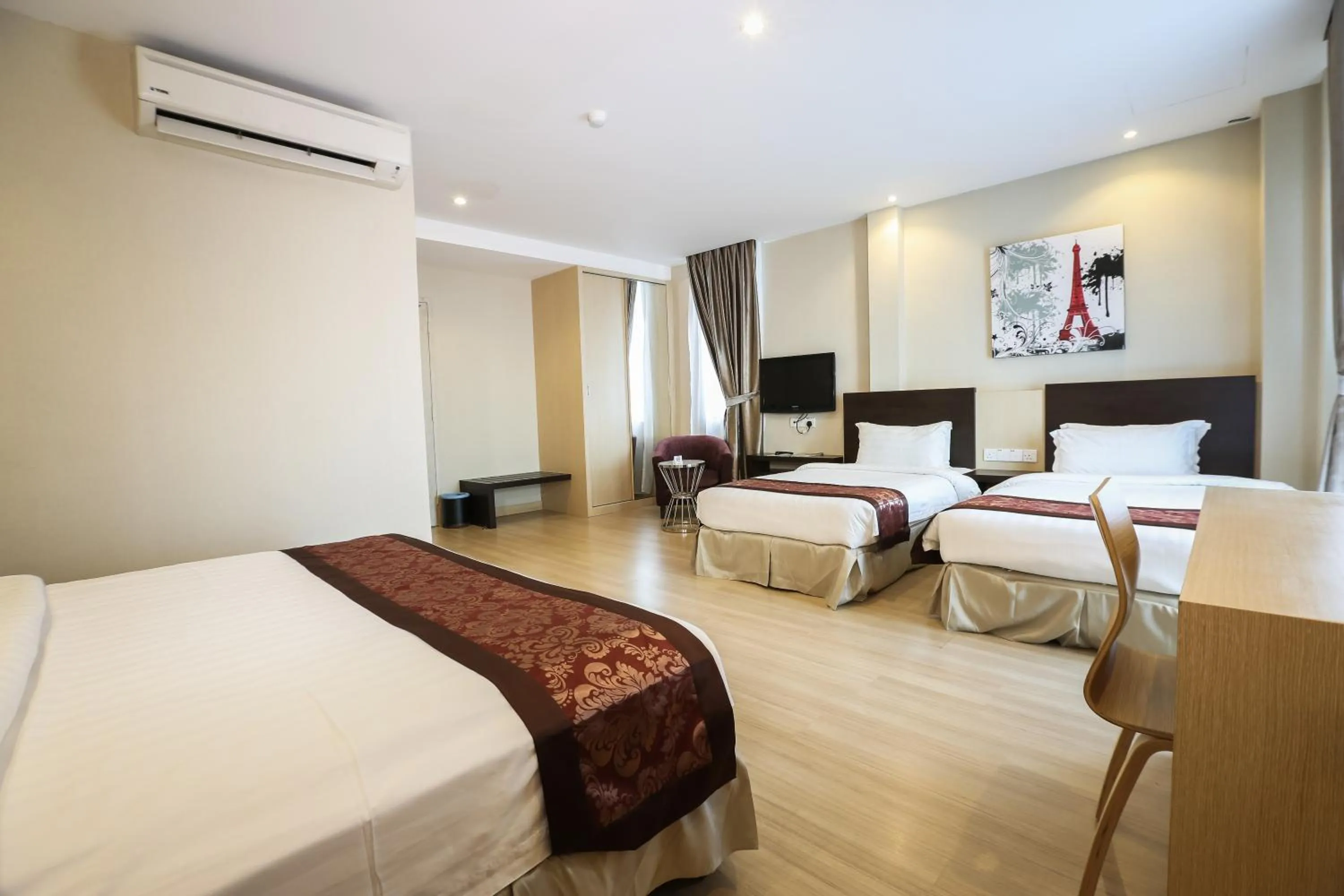 Photo of the whole room, Bed in Eco Tree Hotel, Melaka