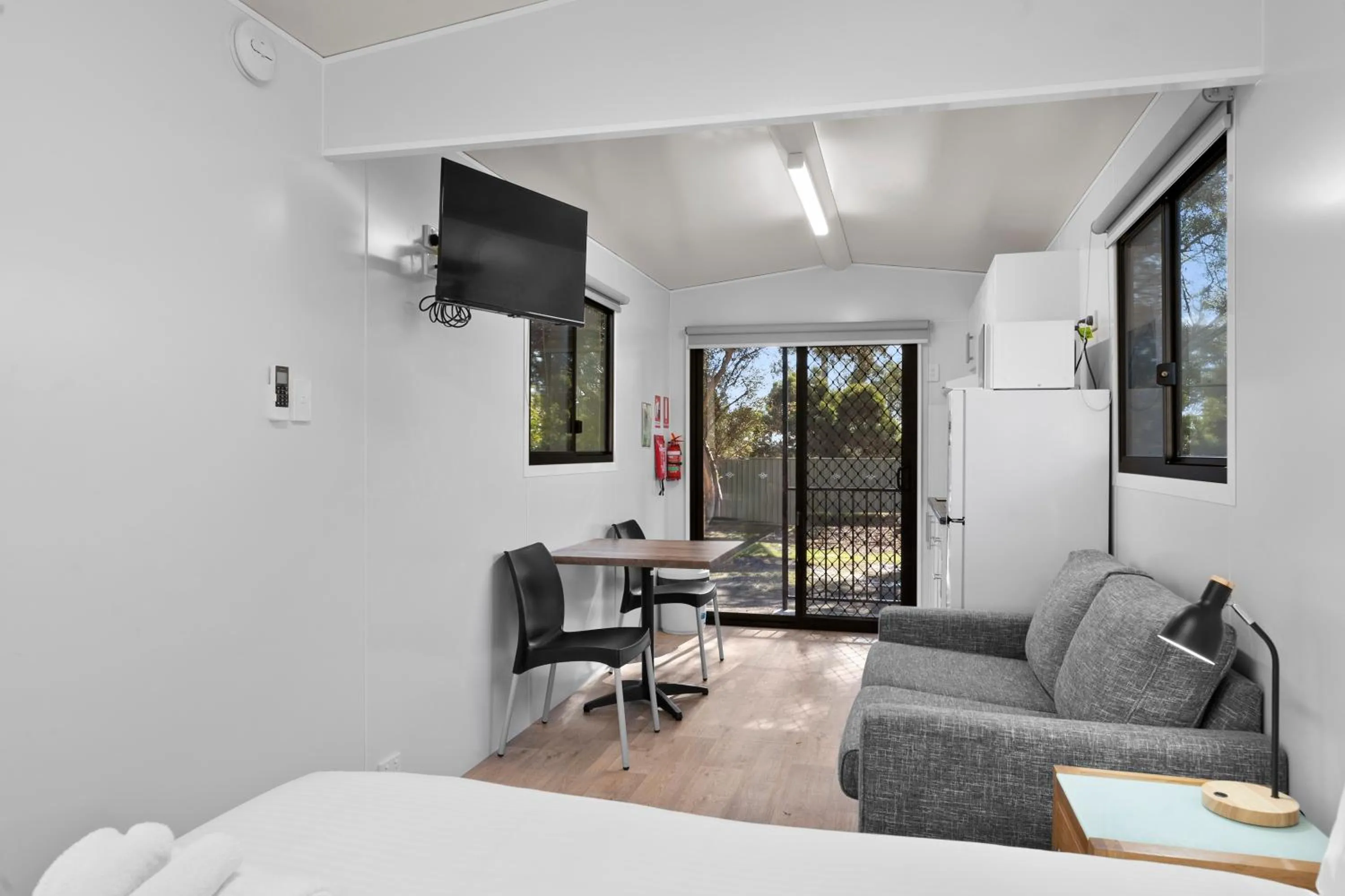 Living room, Bed in Shepparton Holiday Park and Village